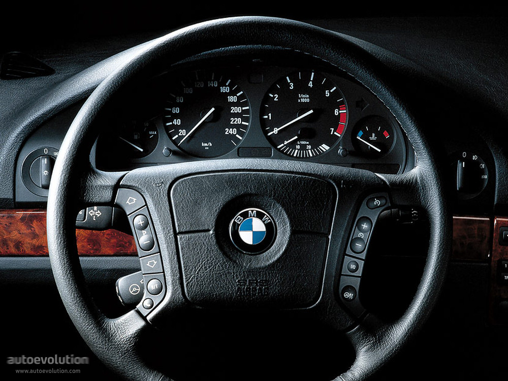 Bmw 5 Series Touring photo 39