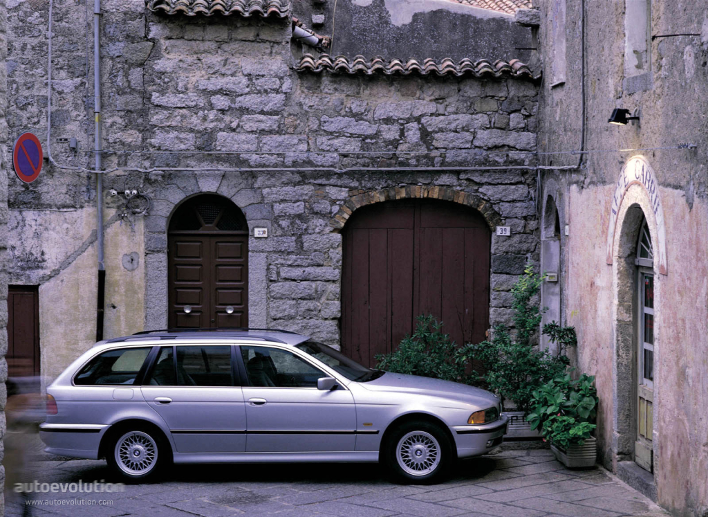 Bmw 5 Series Touring photo 7