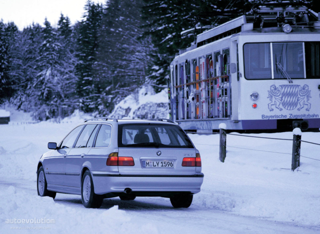 Bmw 5 Series Touring photo 8