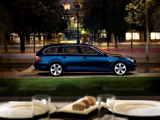 Bmw 5 Series Touring photo 11