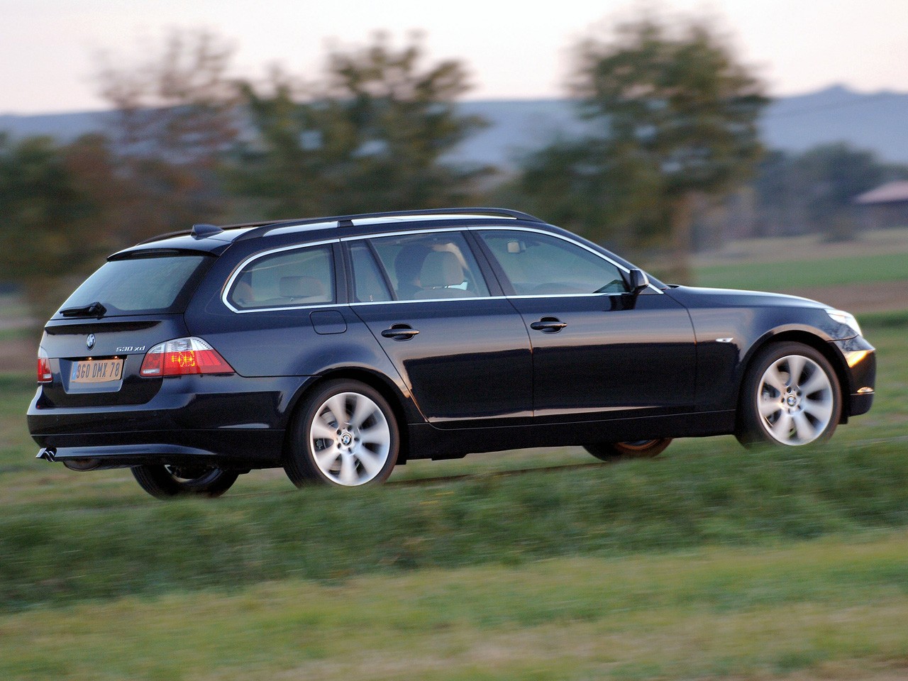 Bmw 5 Series Touring photo 13