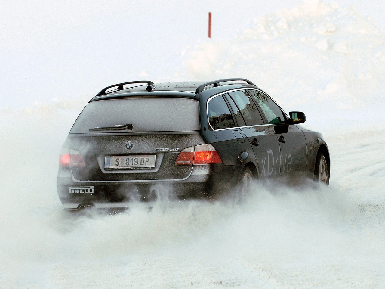 Bmw 5 Series Touring photo 16