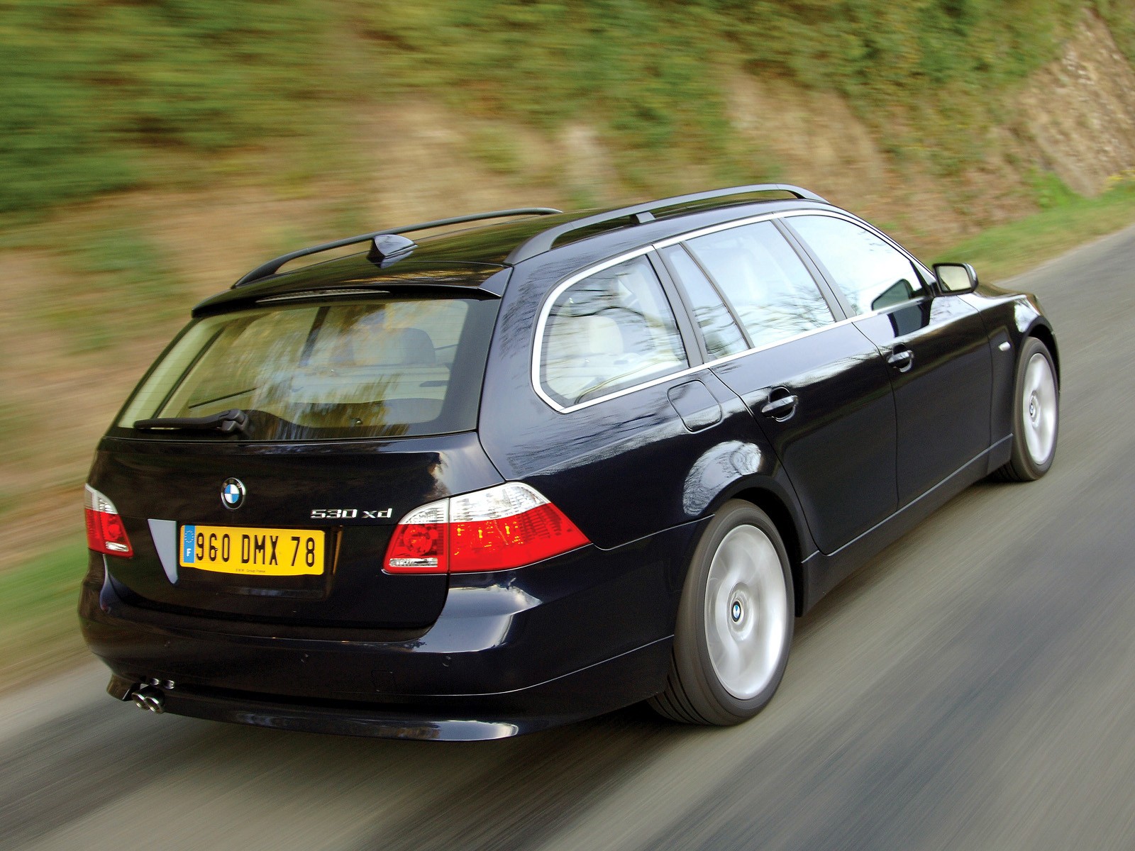 Bmw 5 Series Touring photo 18