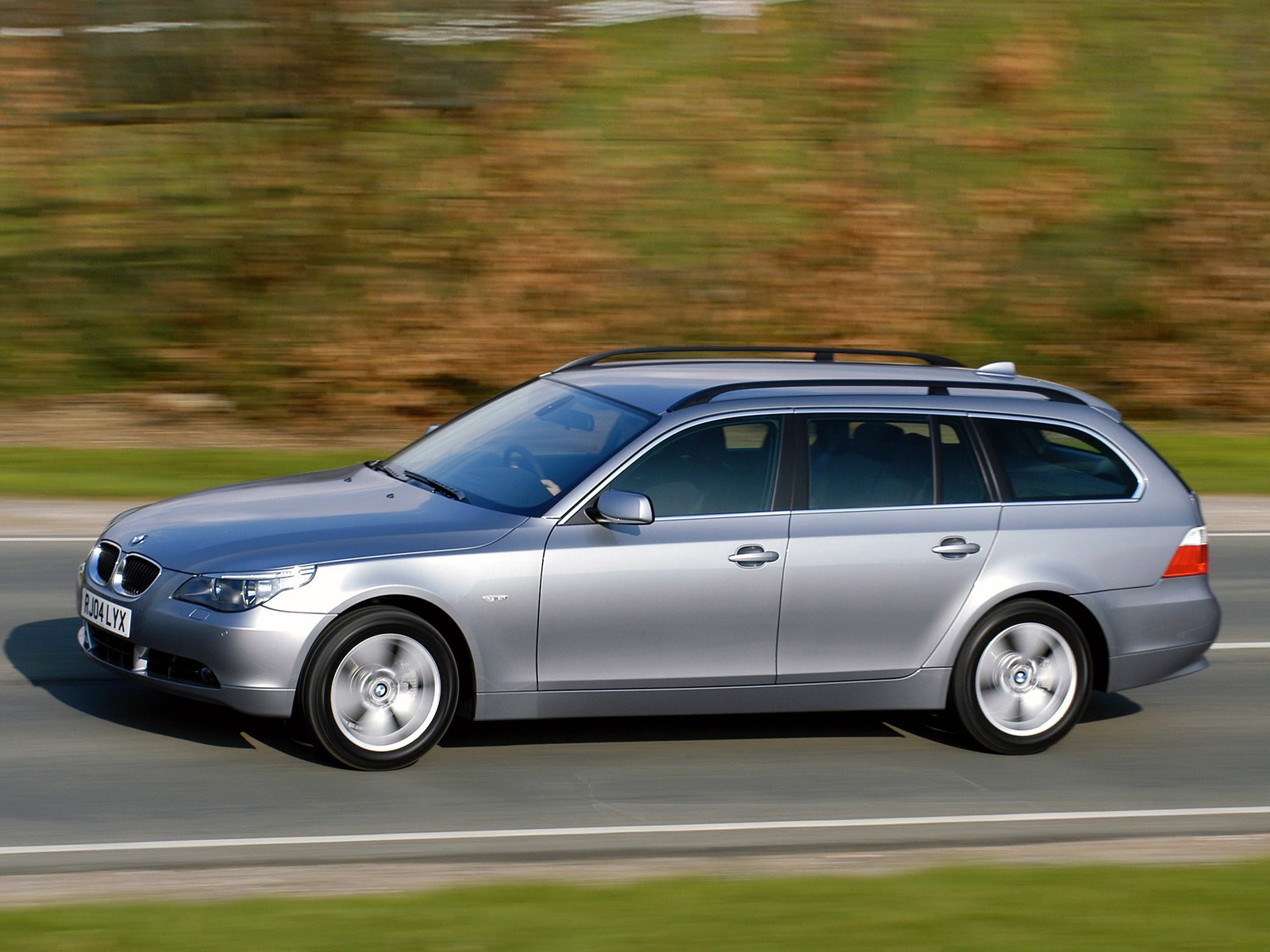 Bmw 5 Series Touring photo 19