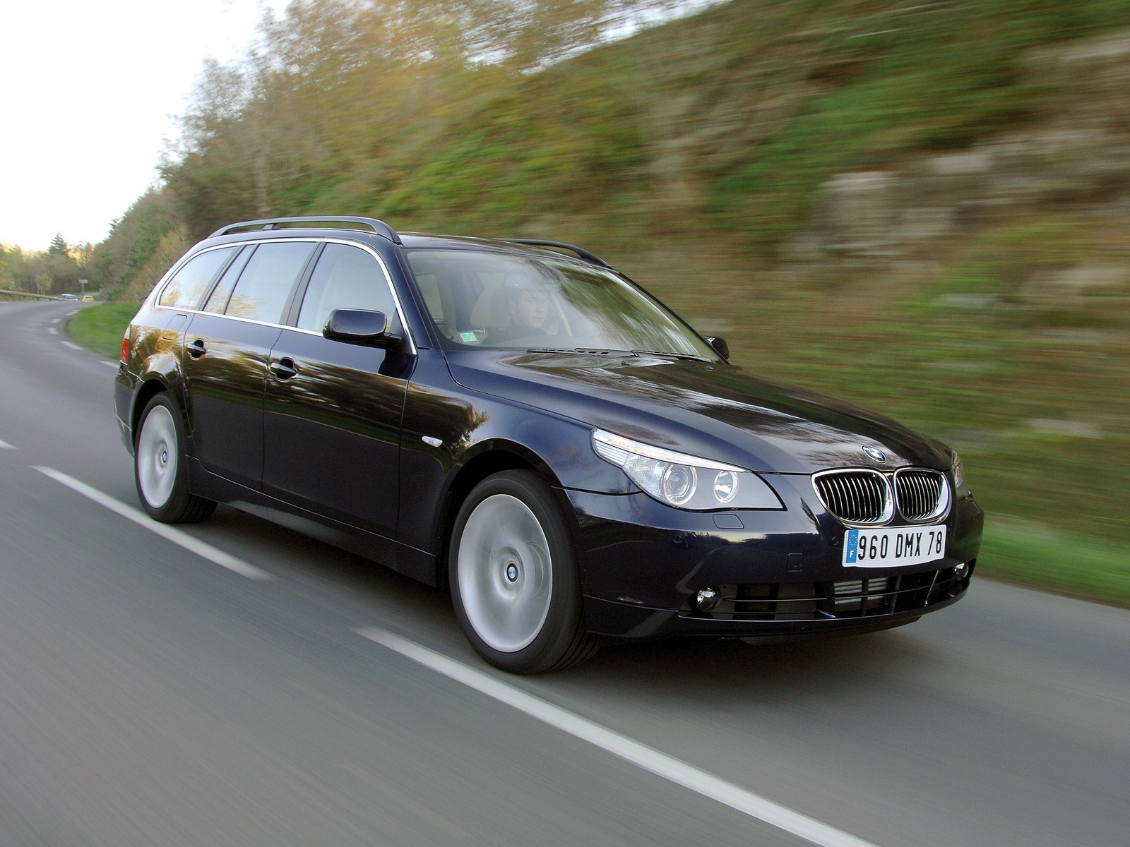 Bmw 5 Series Touring photo 20