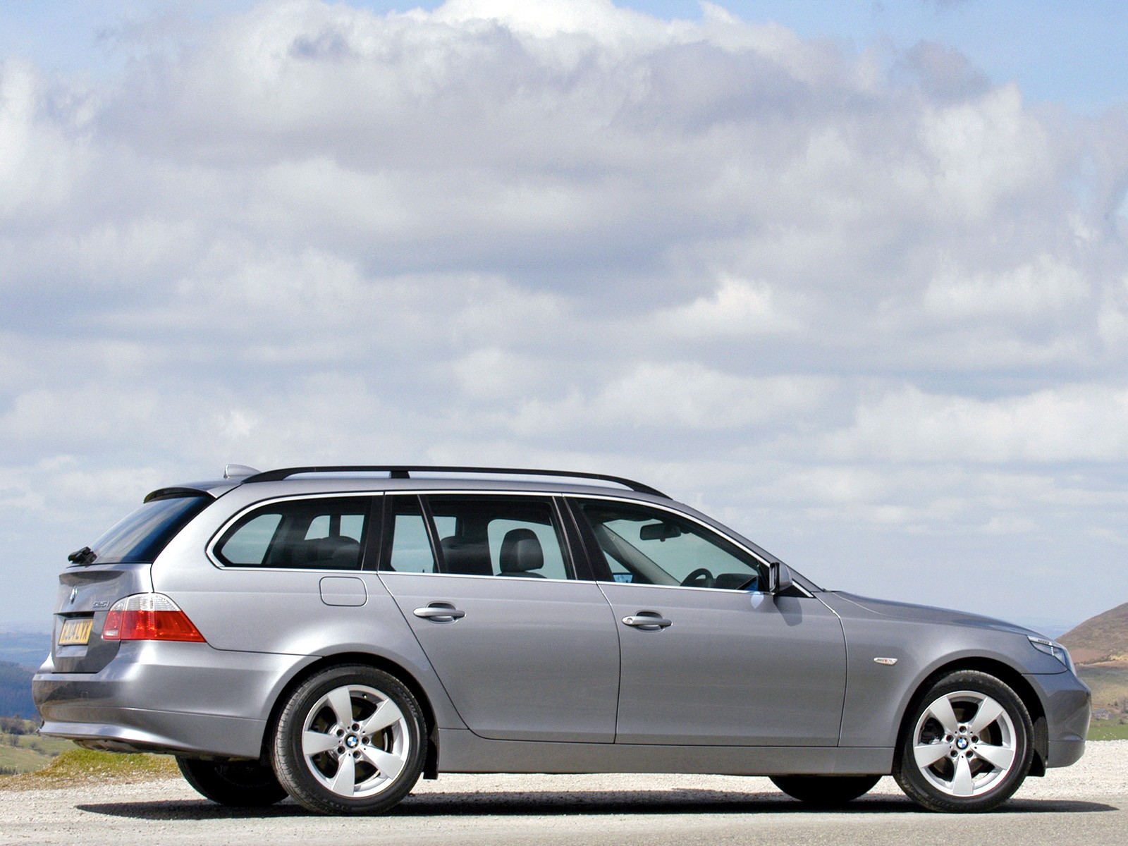 Bmw 5 Series Touring photo 21