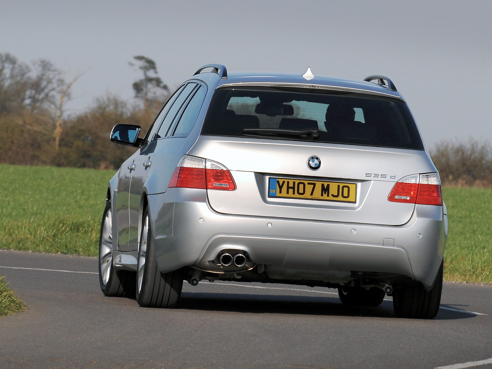 Bmw 5 Series Touring photo 22
