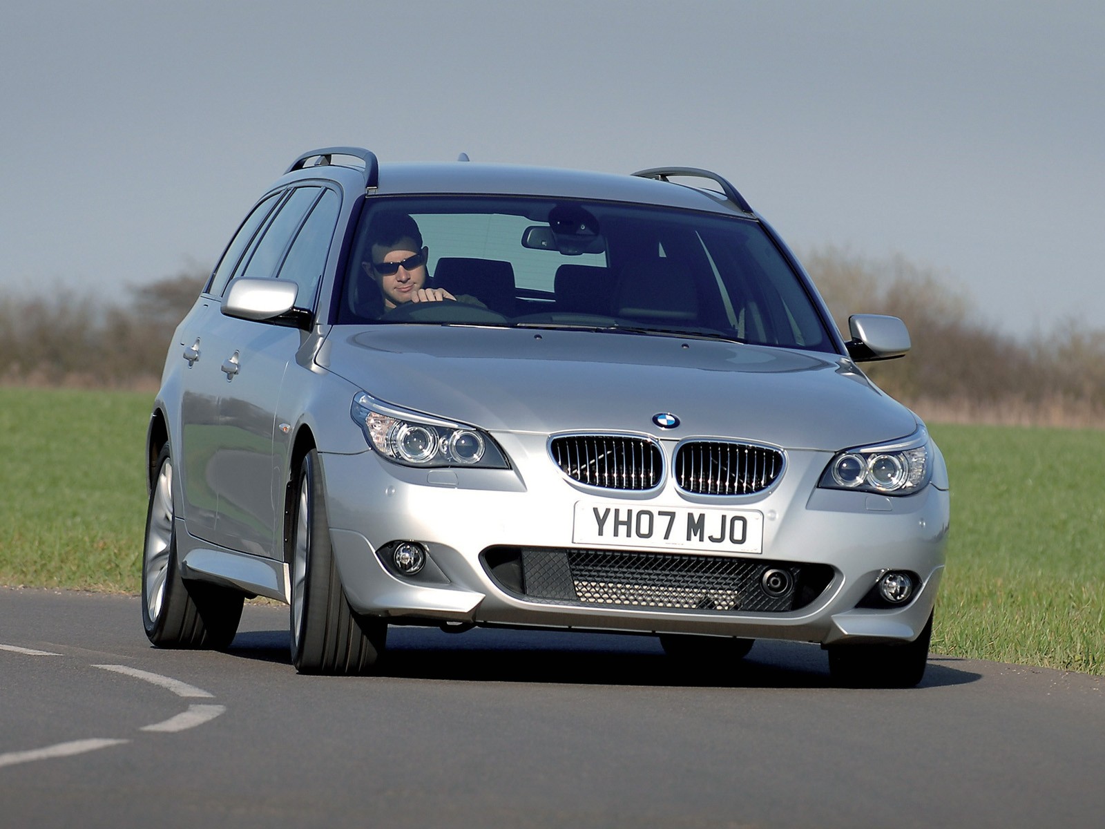 Bmw 5 Series Touring photo 23