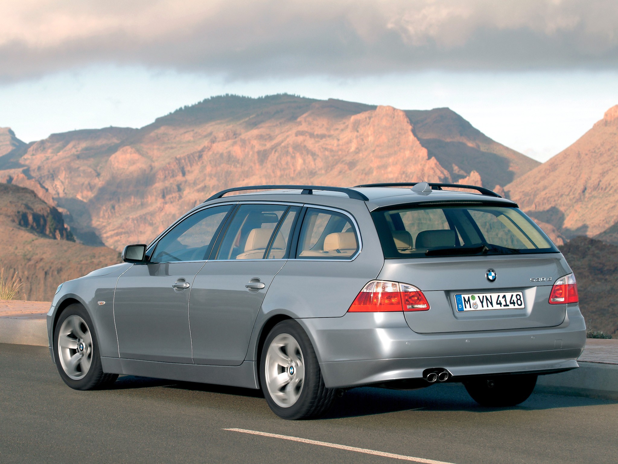 Bmw 5 Series Touring photo 24