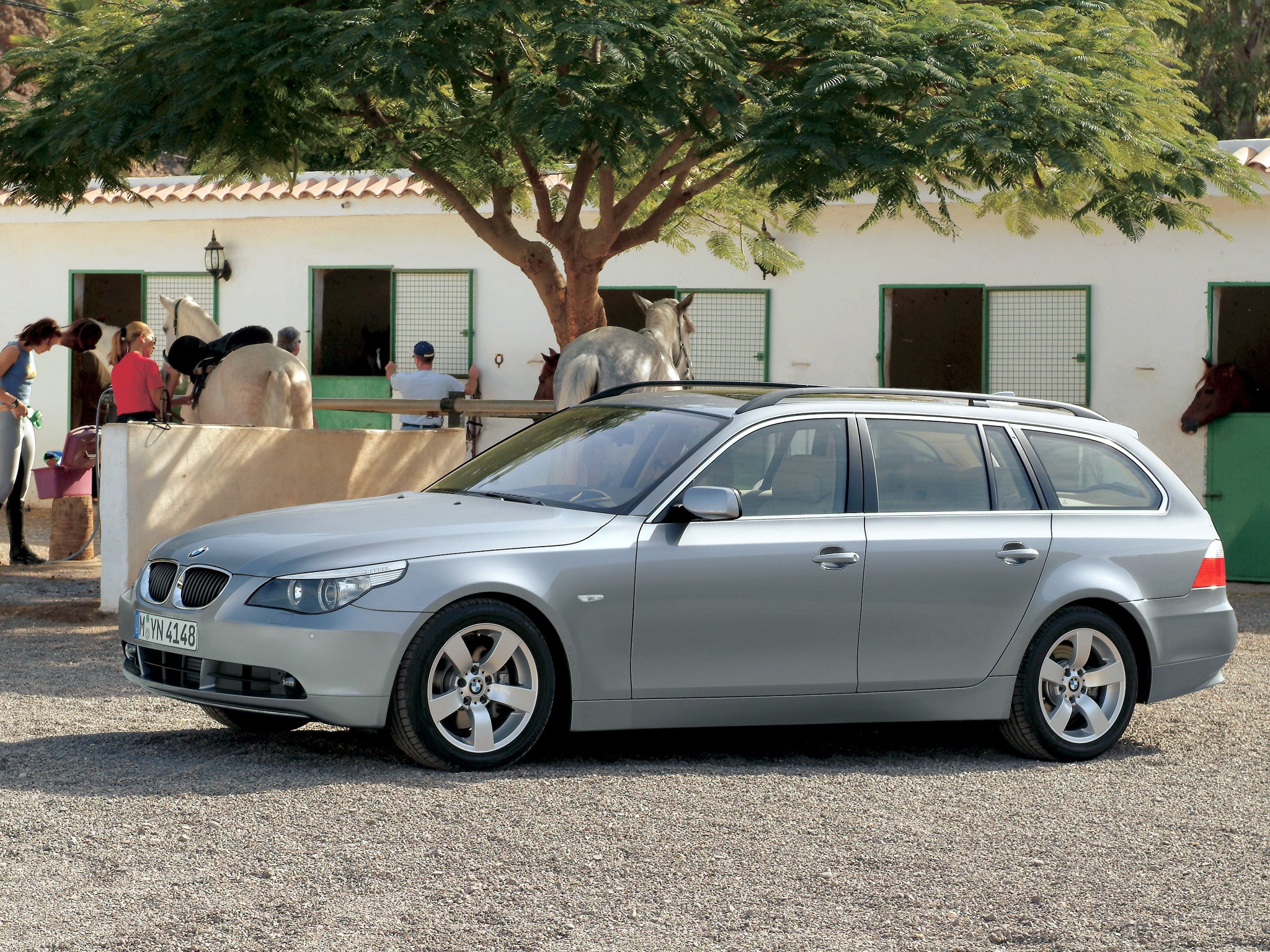 Bmw 5 Series Touring photo 25