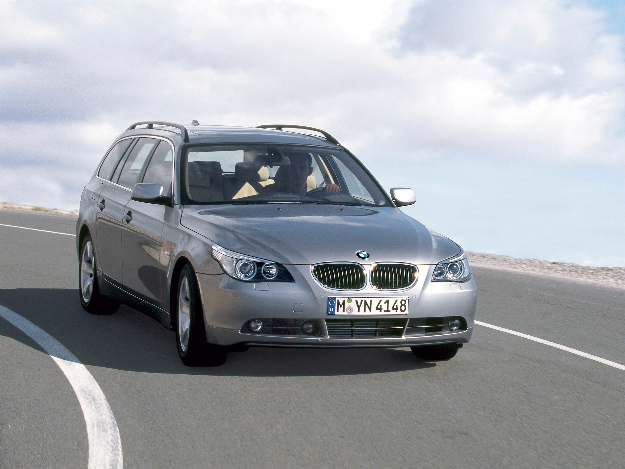 Bmw 5 Series Touring photo 29