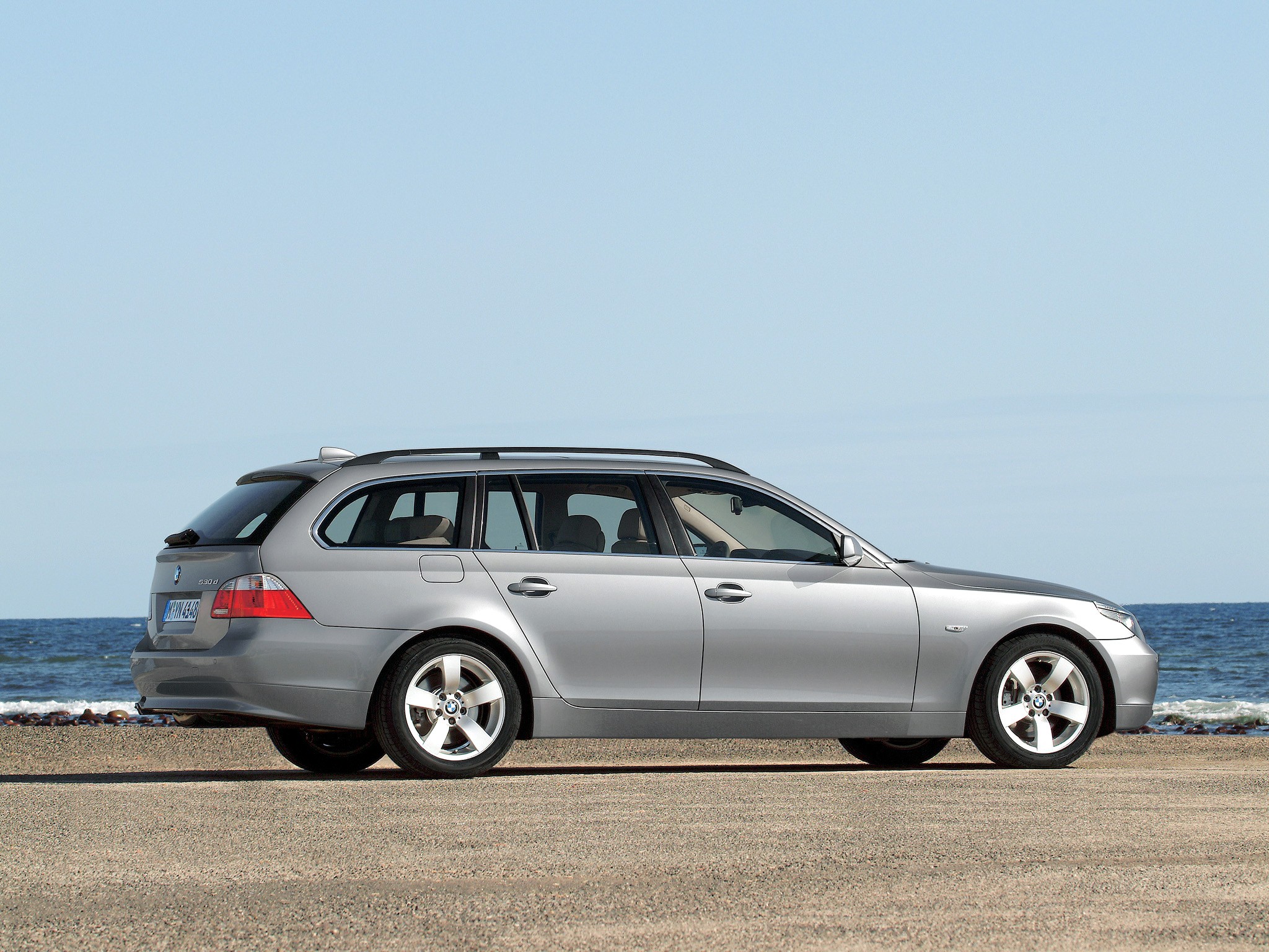 Bmw 5 Series Touring photo 30