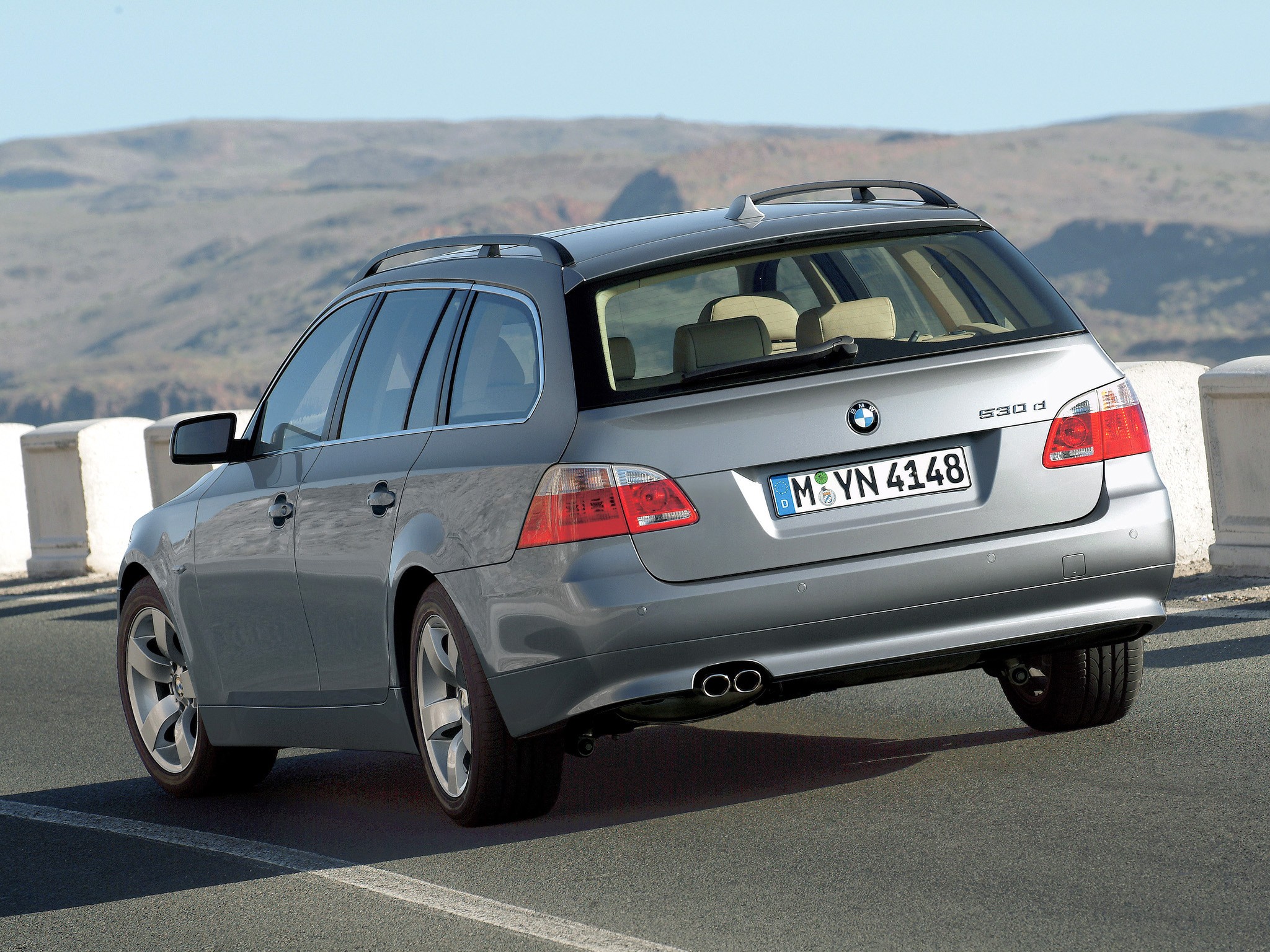 Bmw 5 Series Touring photo 31