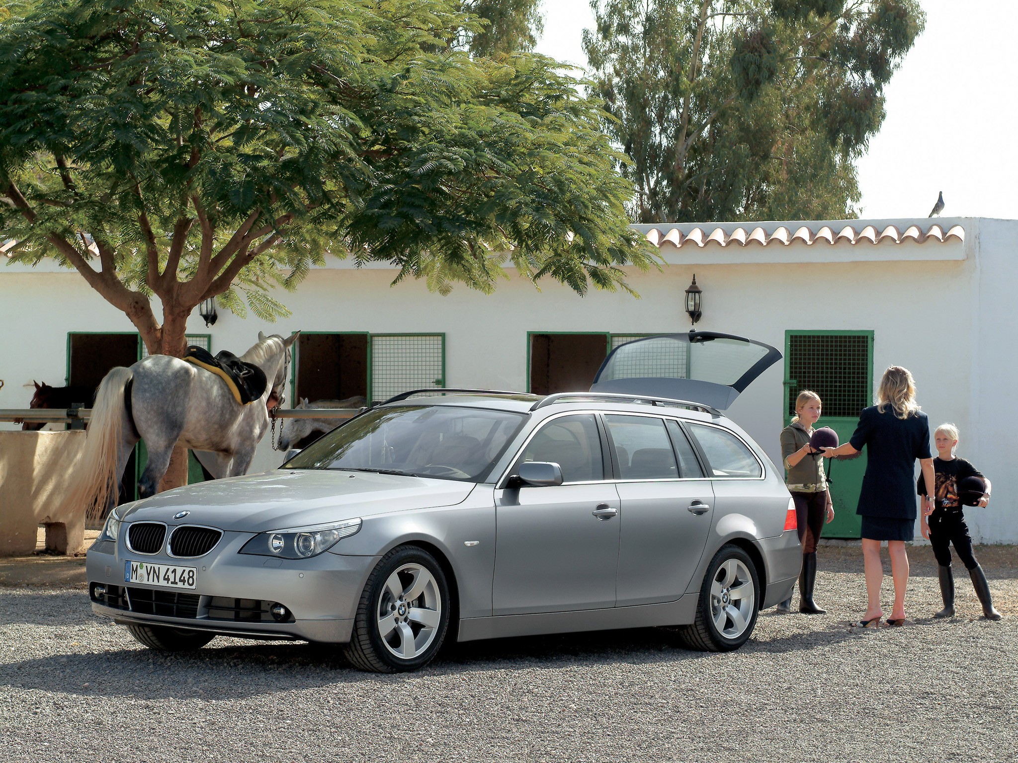 Bmw 5 Series Touring photo 32