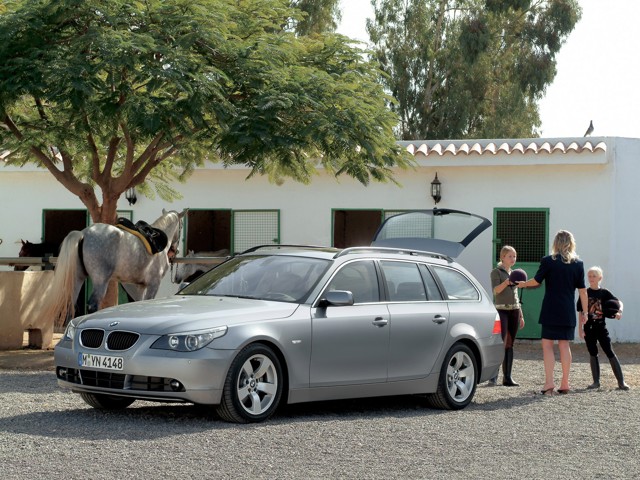 Bmw 5 Series Touring photo 32