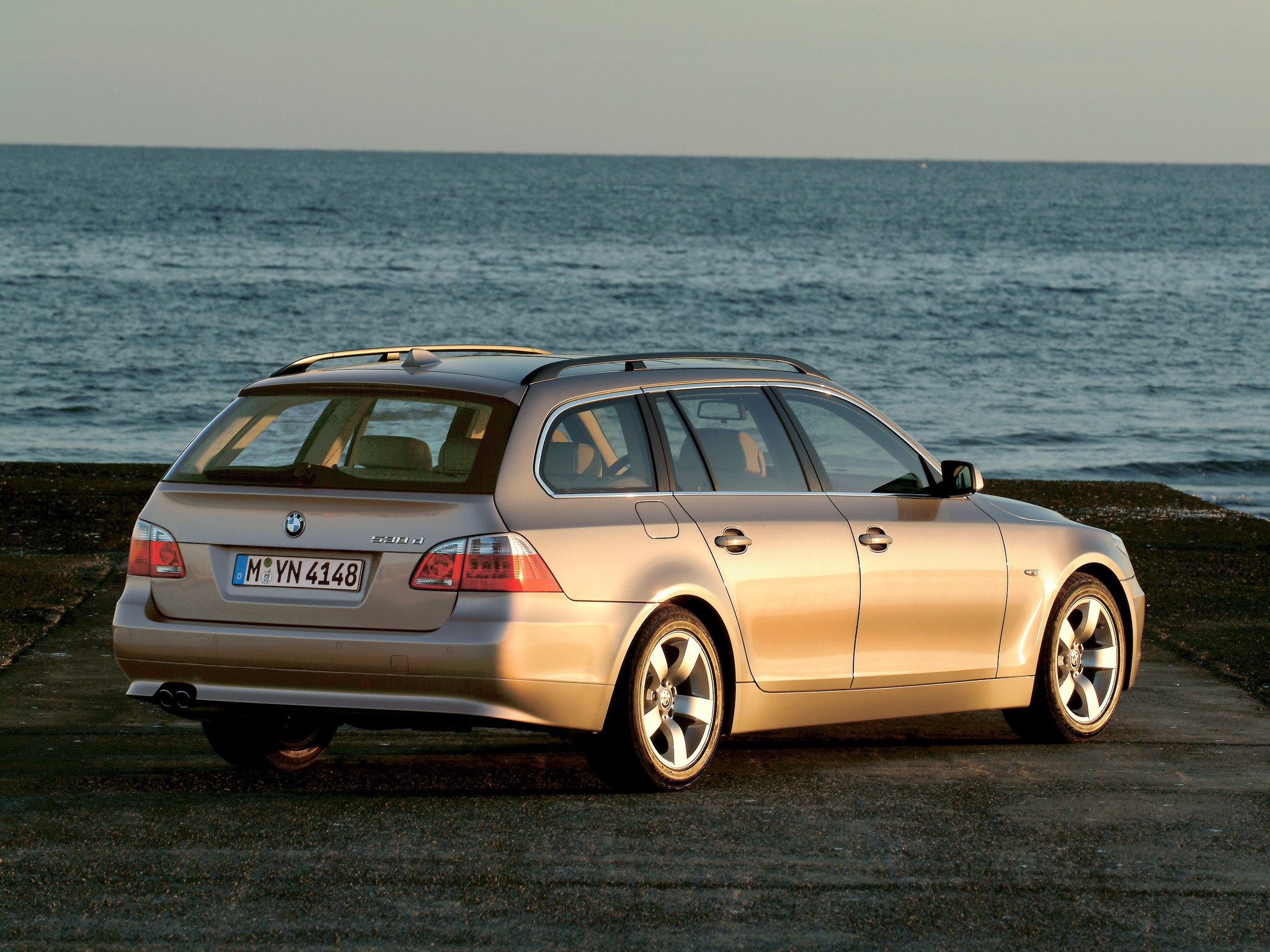 Bmw 5 Series Touring photo 33