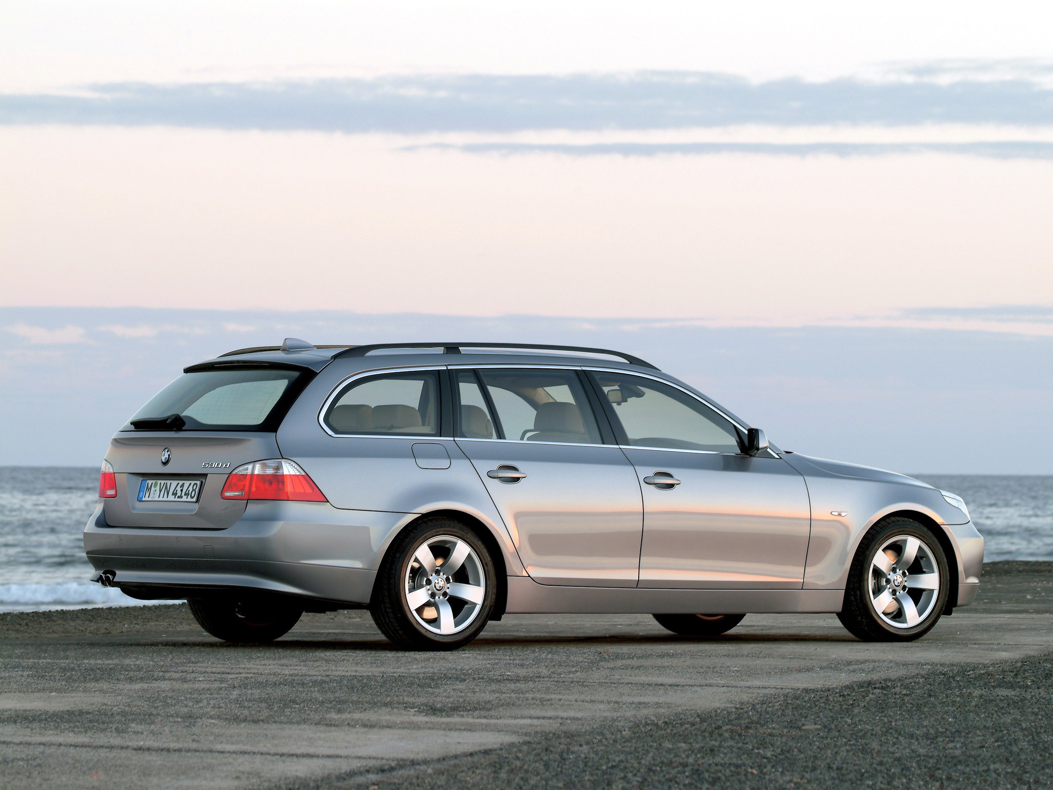 Bmw 5 Series Touring photo 34