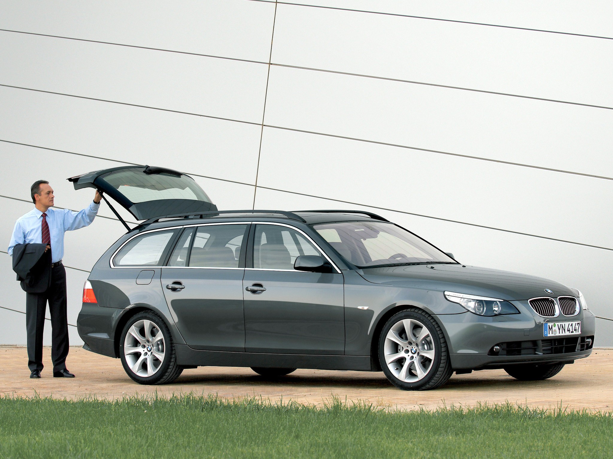 Bmw 5 Series Touring photo 37