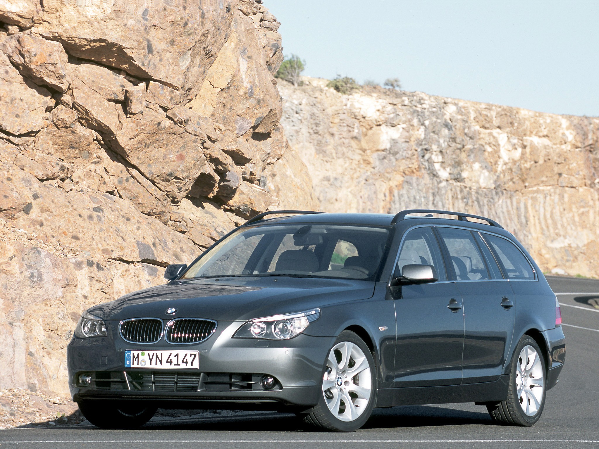 Bmw 5 Series Touring photo 41