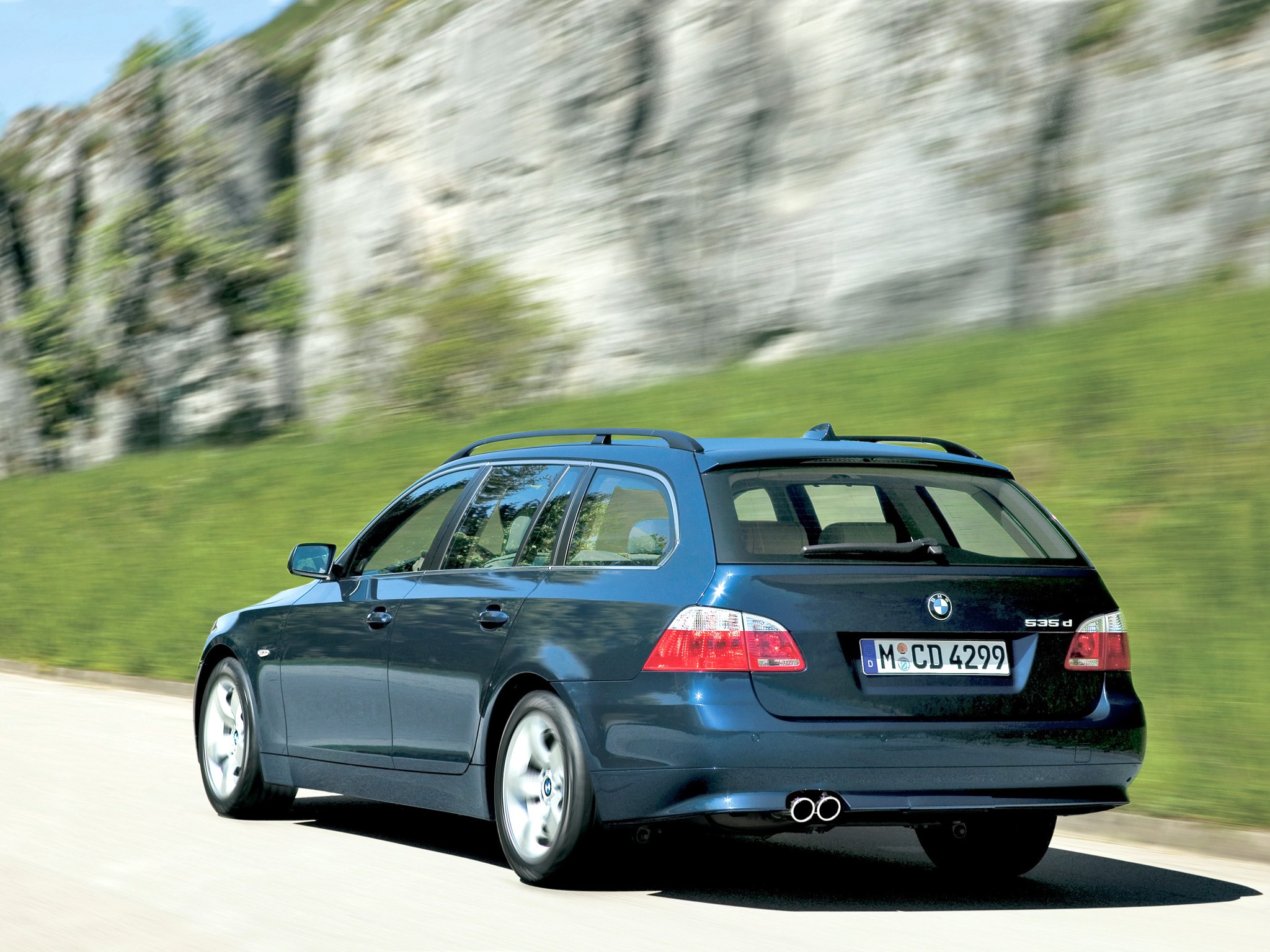 Bmw 5 Series Touring photo 48
