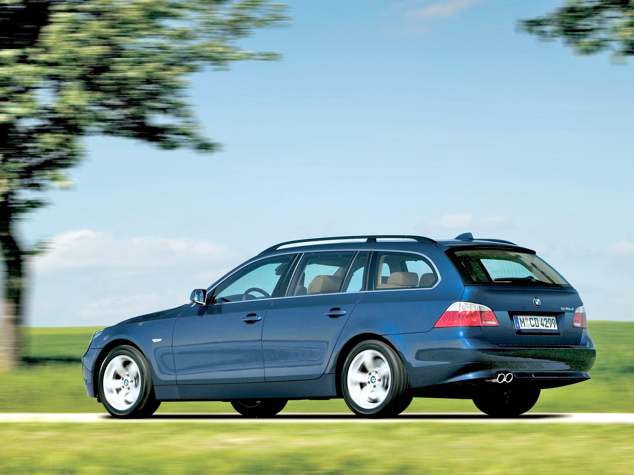 Bmw 5 Series Touring photo 49