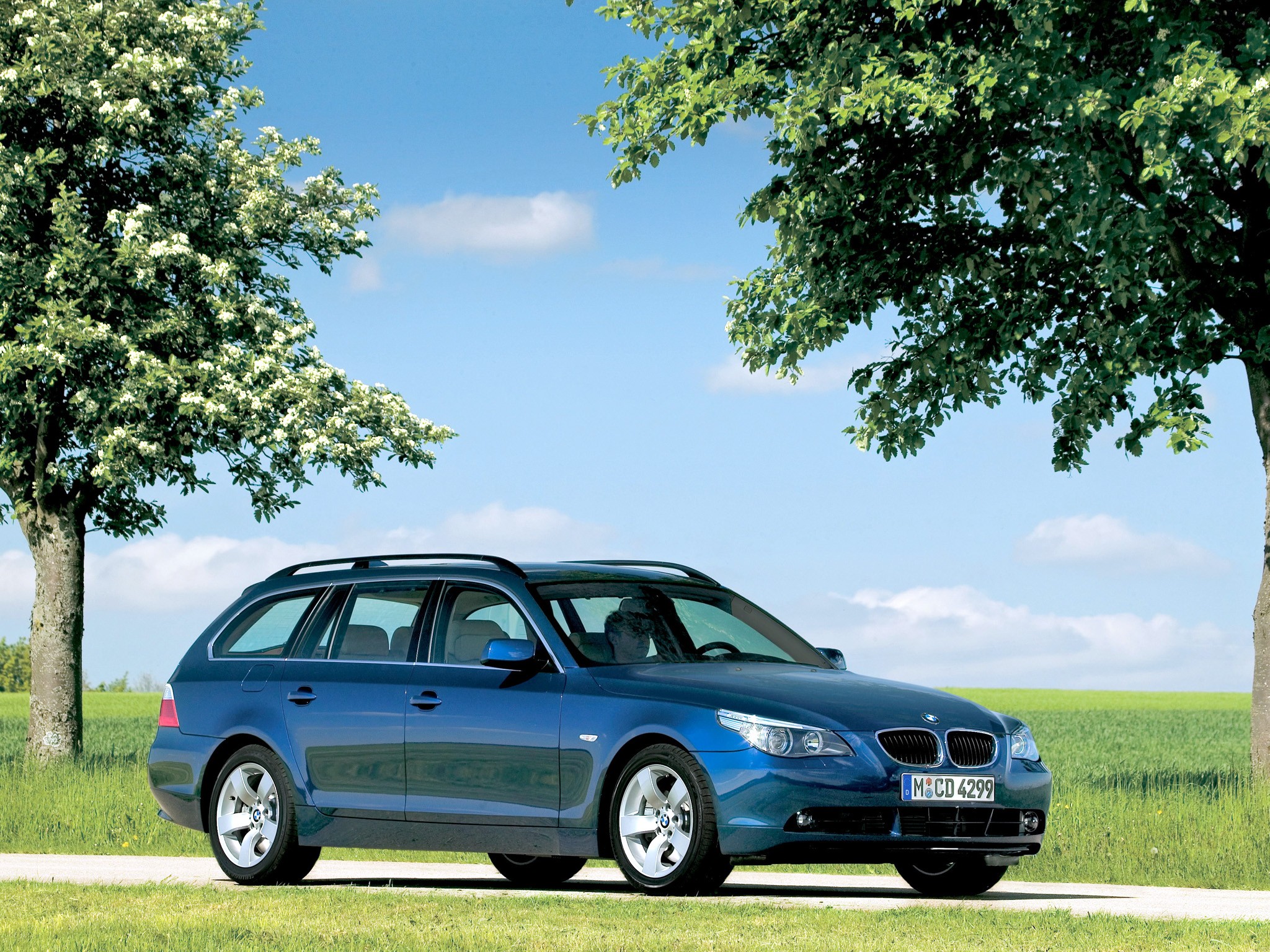 Bmw 5 Series Touring photo 50
