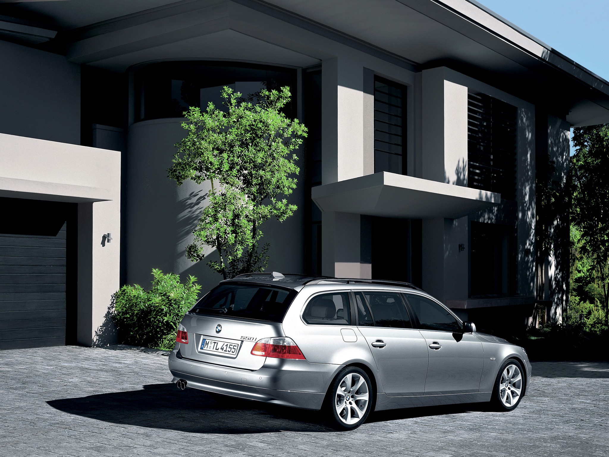 Bmw 5 Series Touring photo 56