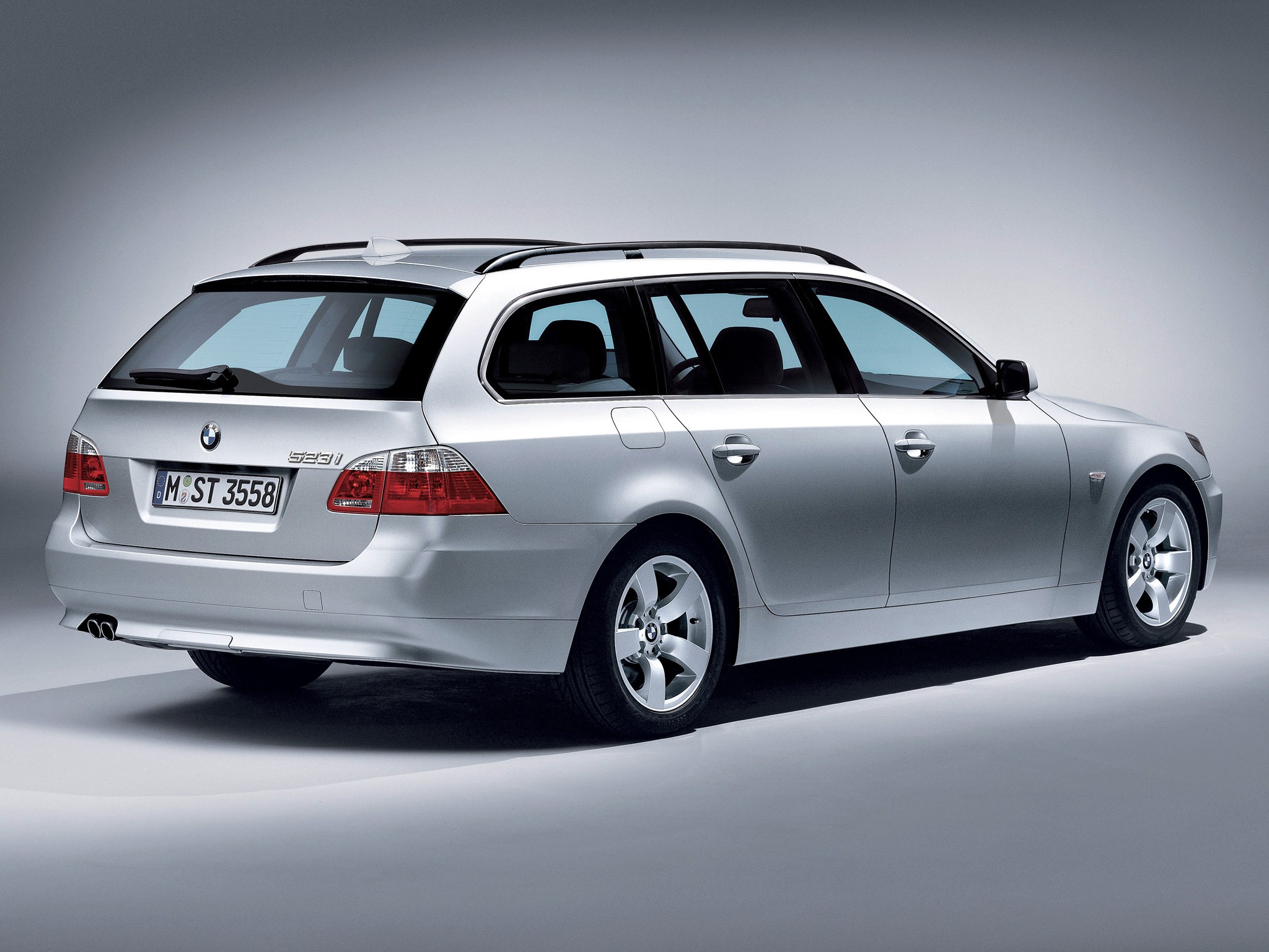 Bmw 5 Series Touring photo 57