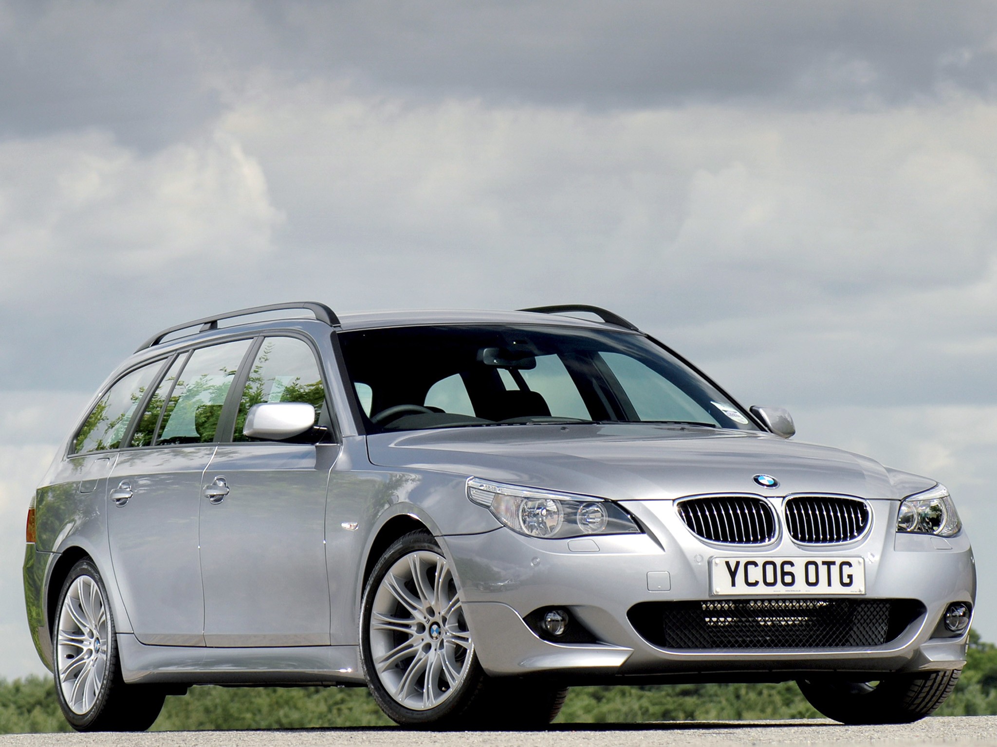 Bmw 5 Series Touring photo 61