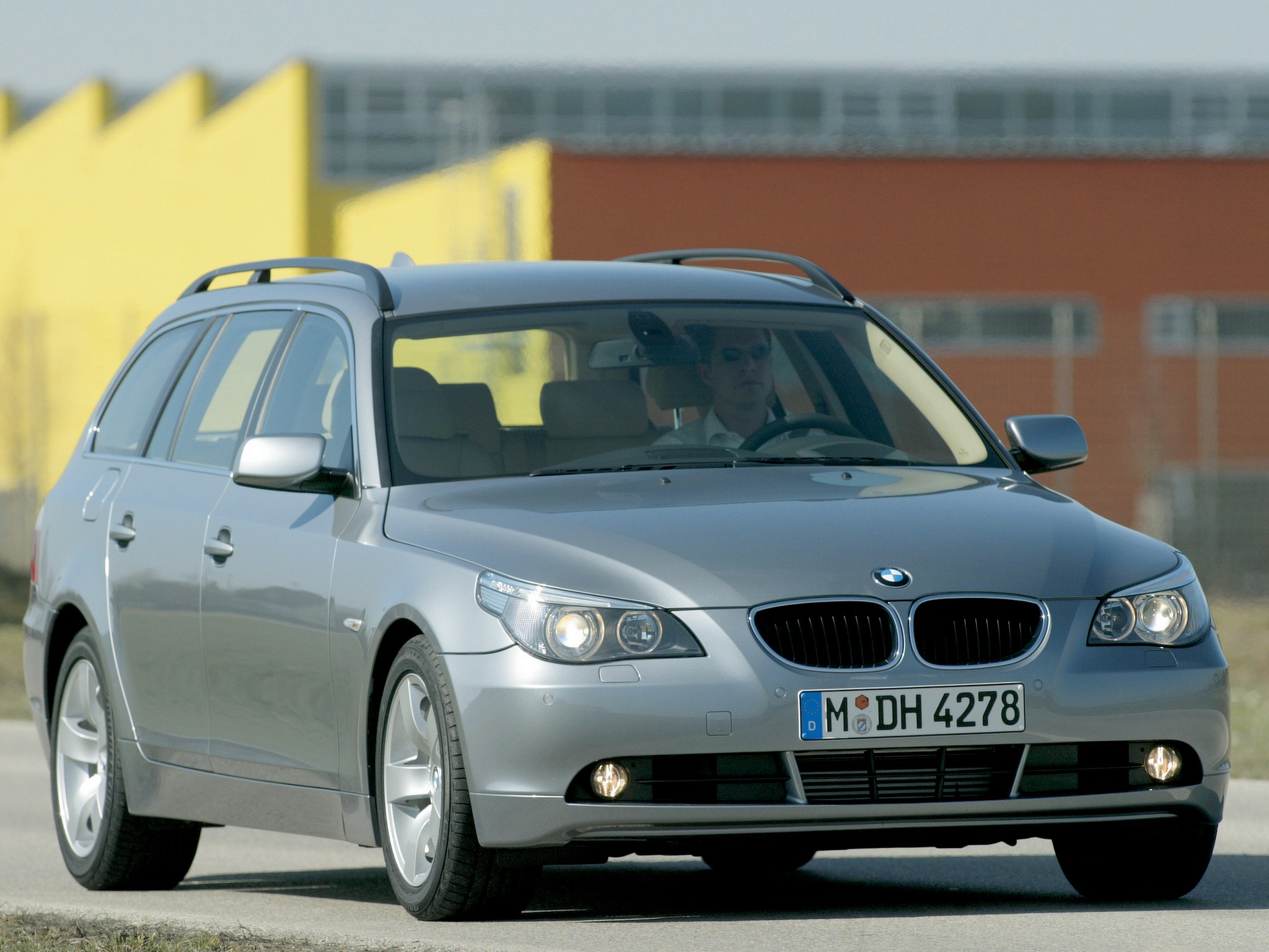 Bmw 5 Series Touring photo 63