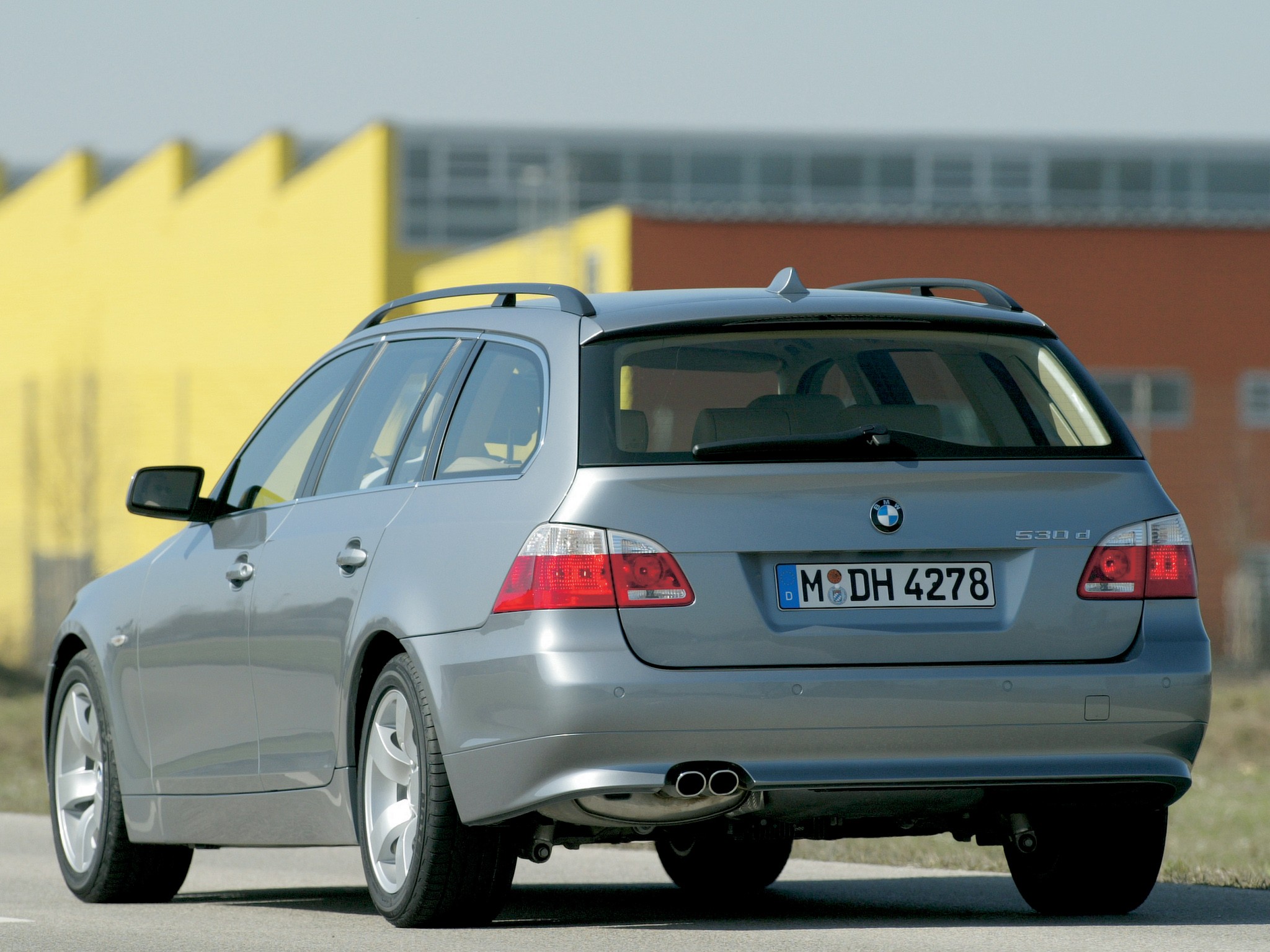Bmw 5 Series Touring photo 64