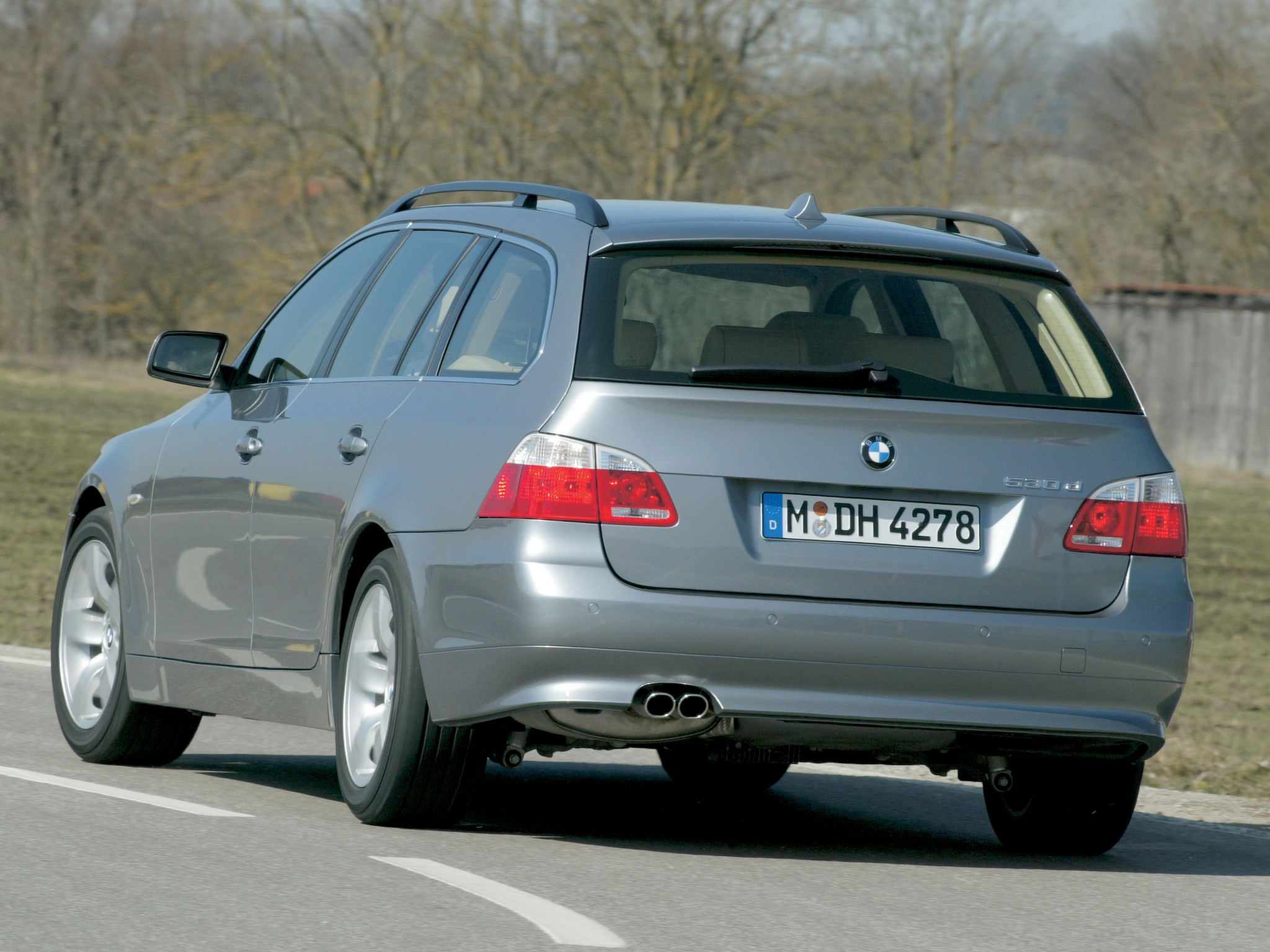 Bmw 5 Series Touring photo 65