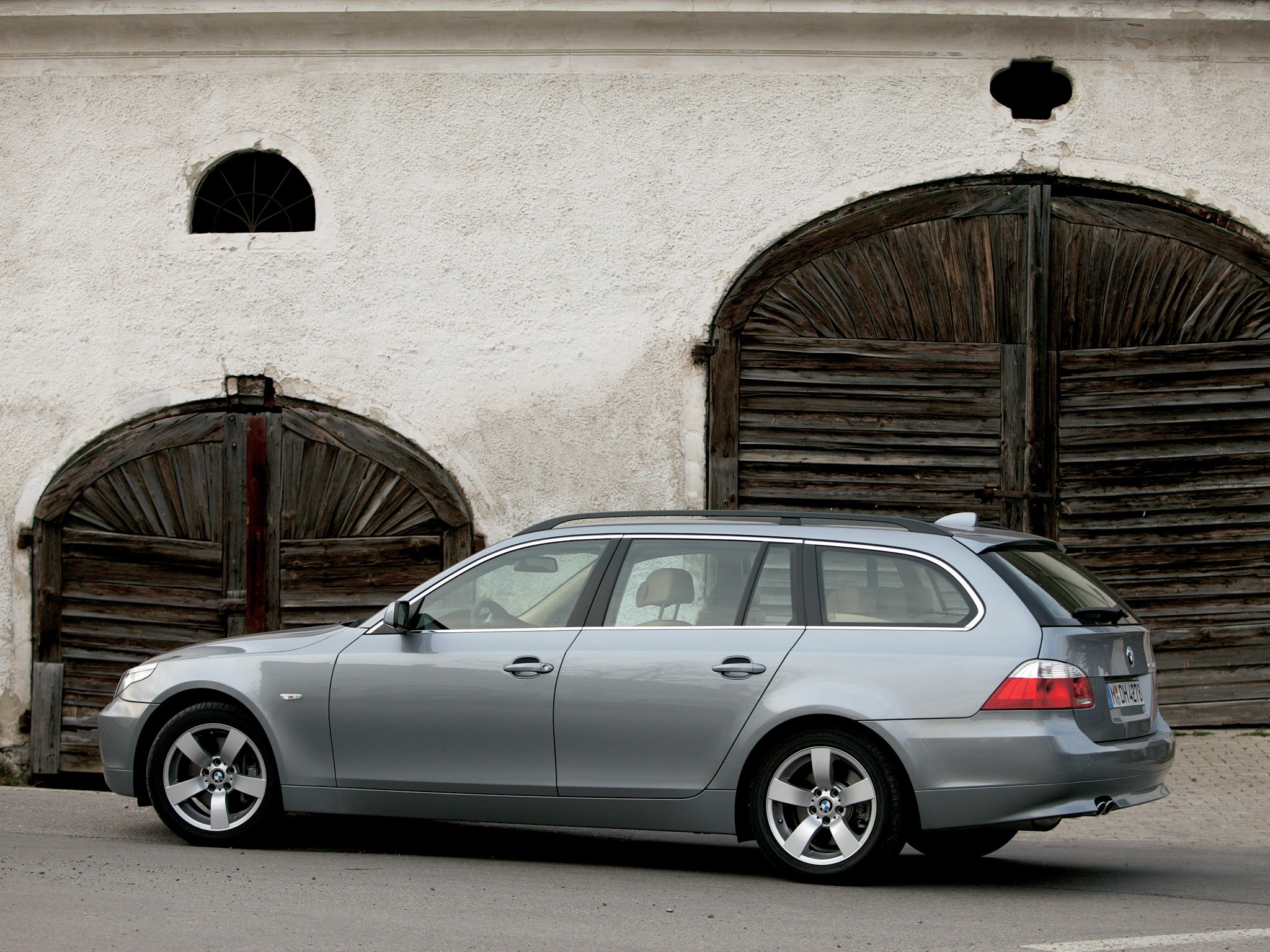 Bmw 5 Series Touring photo 69