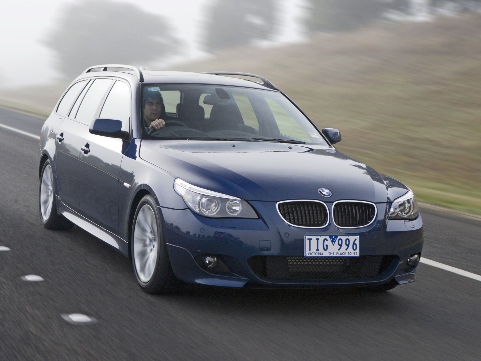 Bmw 5 Series Touring photo 70
