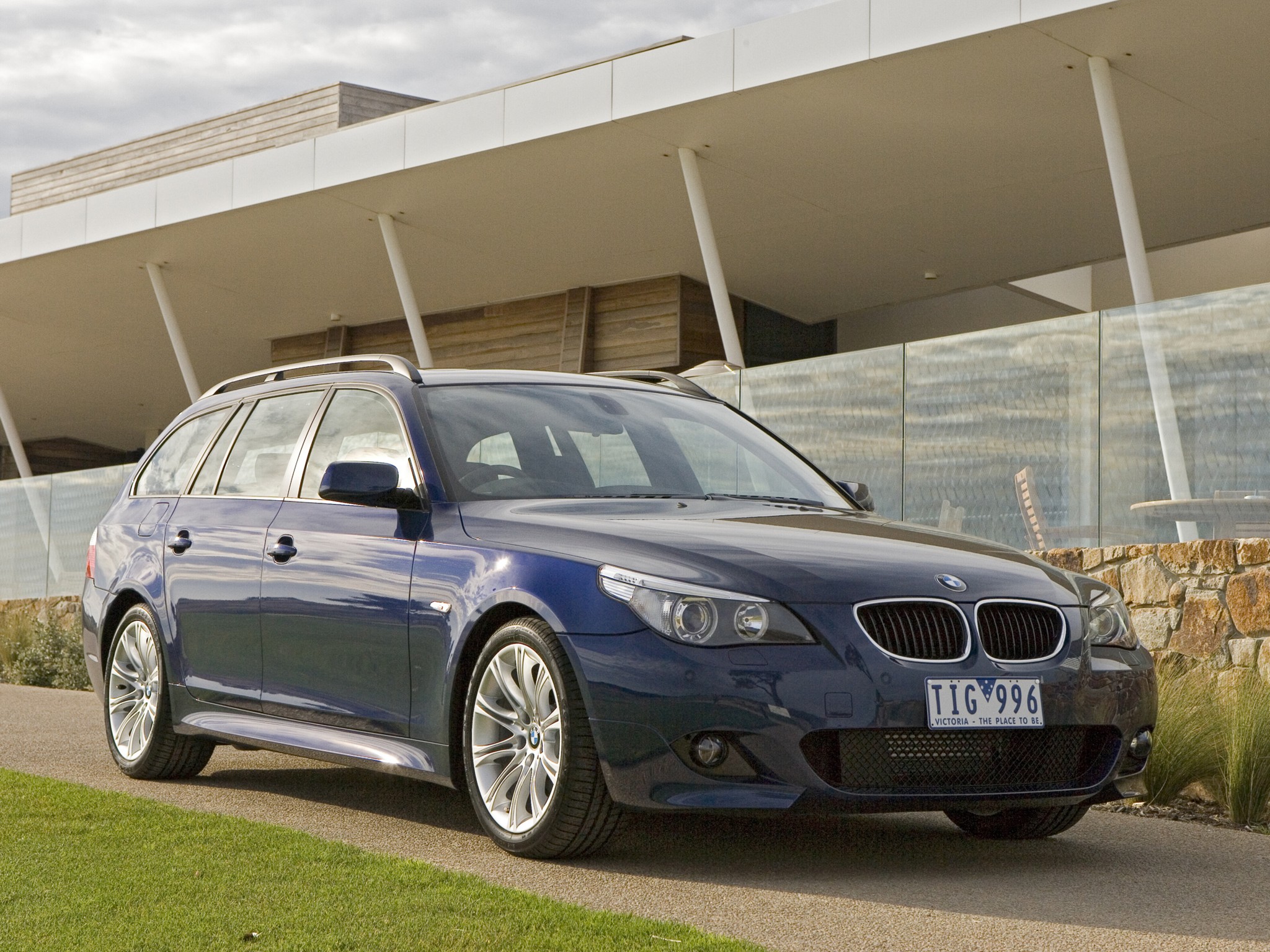 Bmw 5 Series Touring photo 76