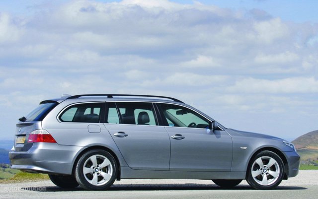 Bmw 5 Series Touring photo 2