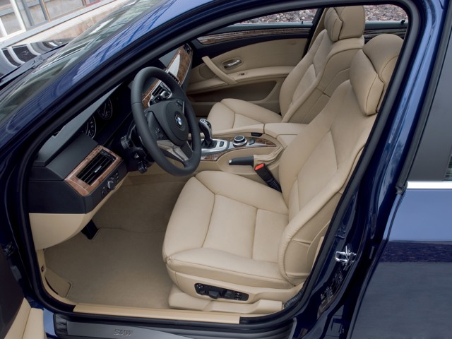 Bmw 5 Series Touring photo 41