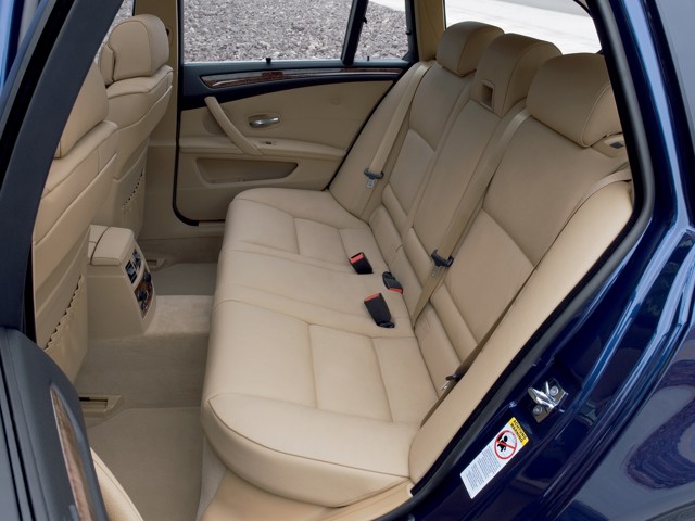 Bmw 5 Series Touring photo 42