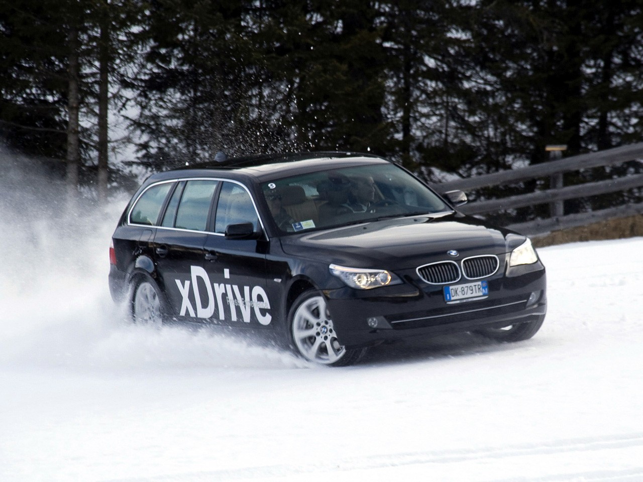 Bmw 5 Series Touring photo 10