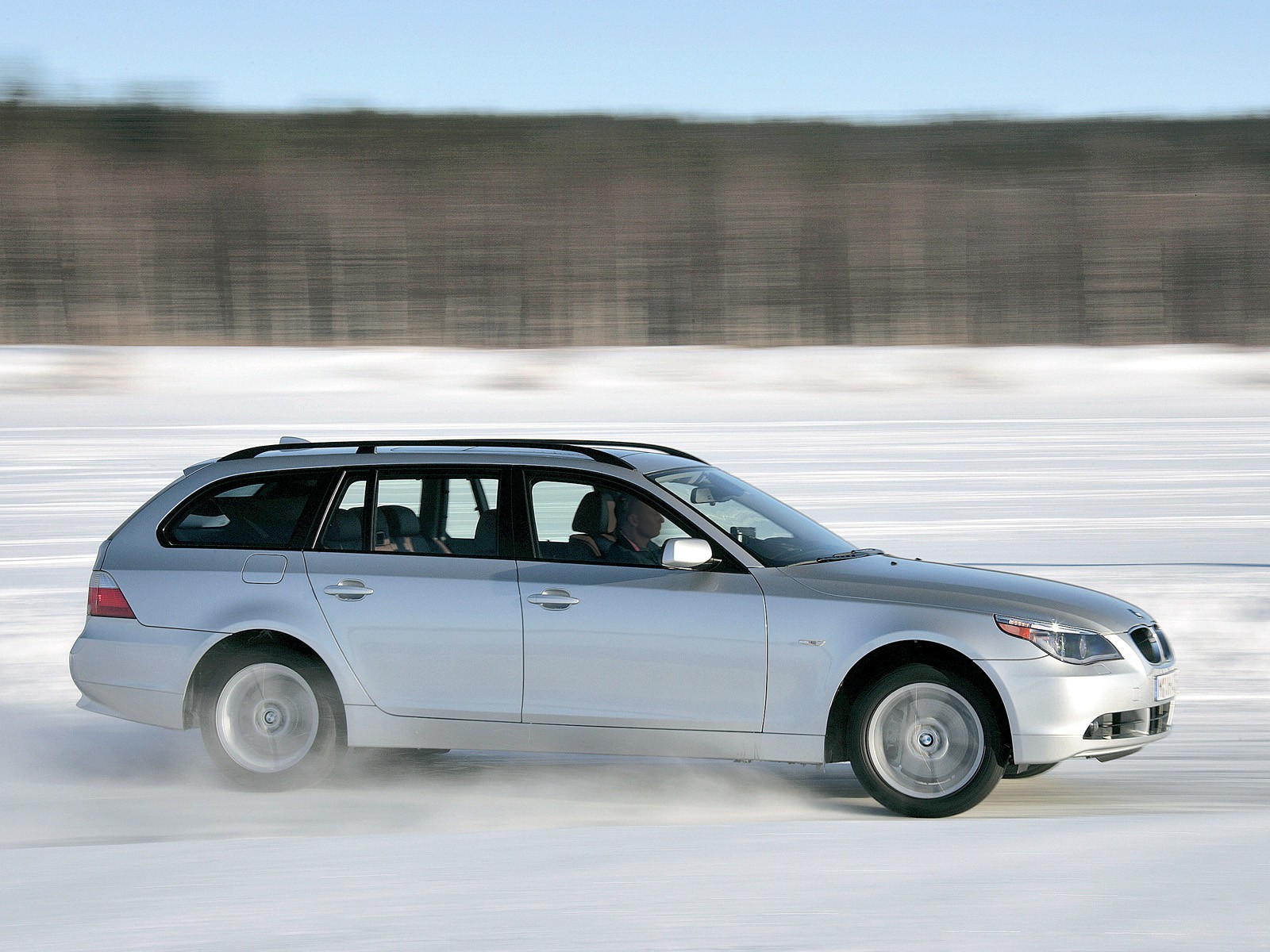 Bmw 5 Series Touring photo 11