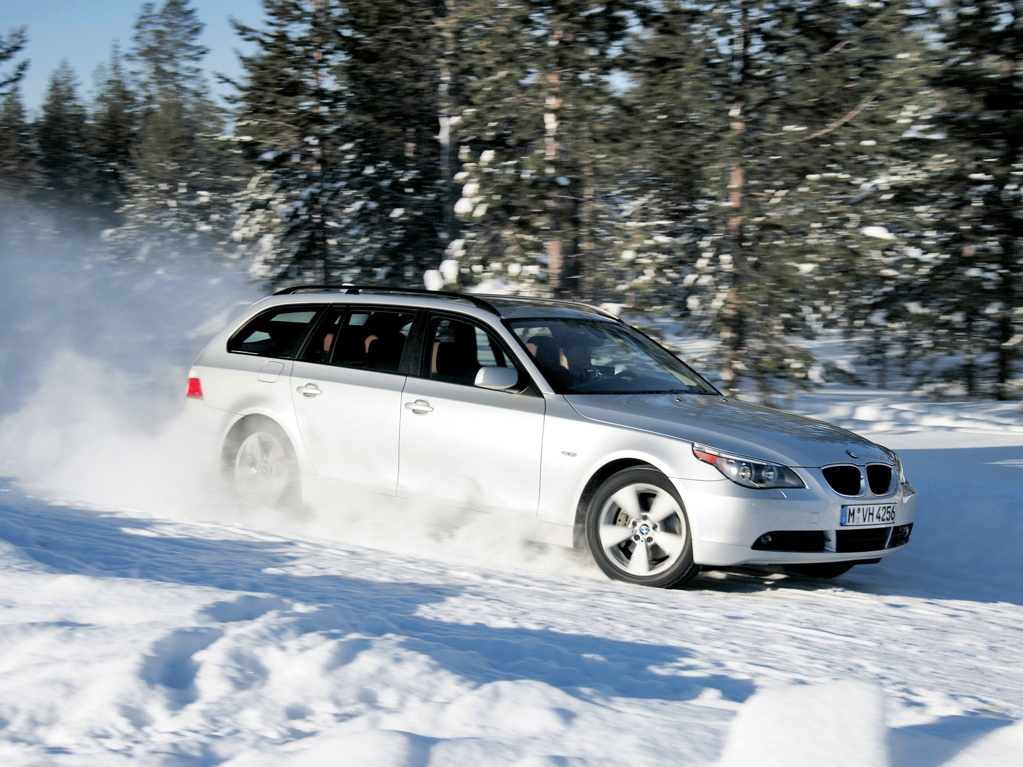 Bmw 5 Series Touring photo 12