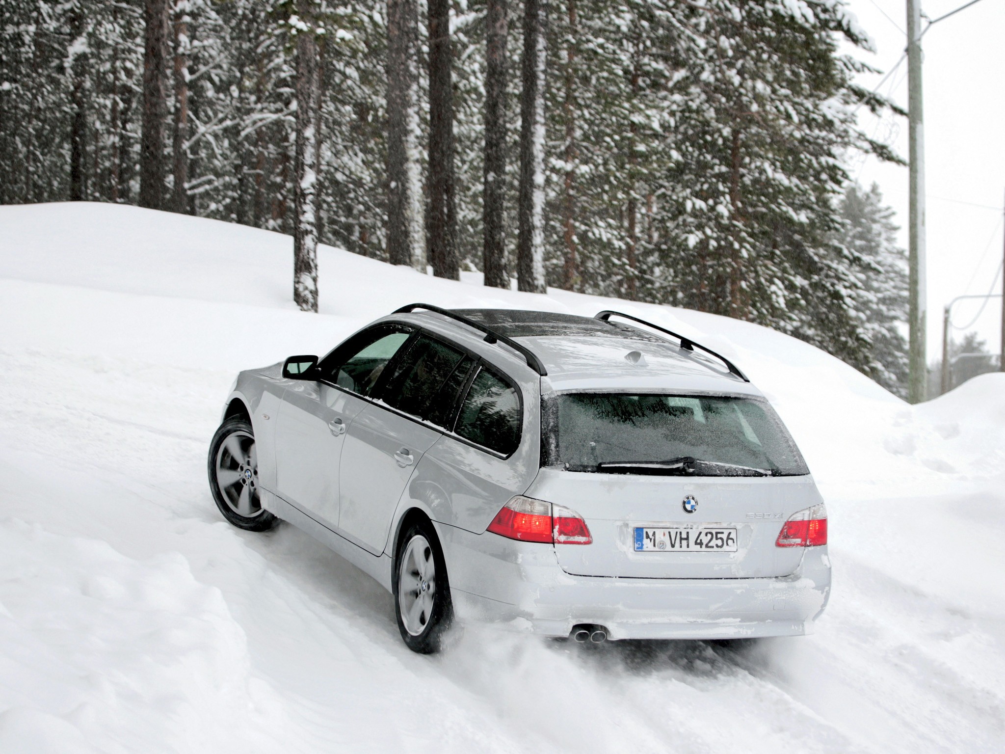 Bmw 5 Series Touring photo 13