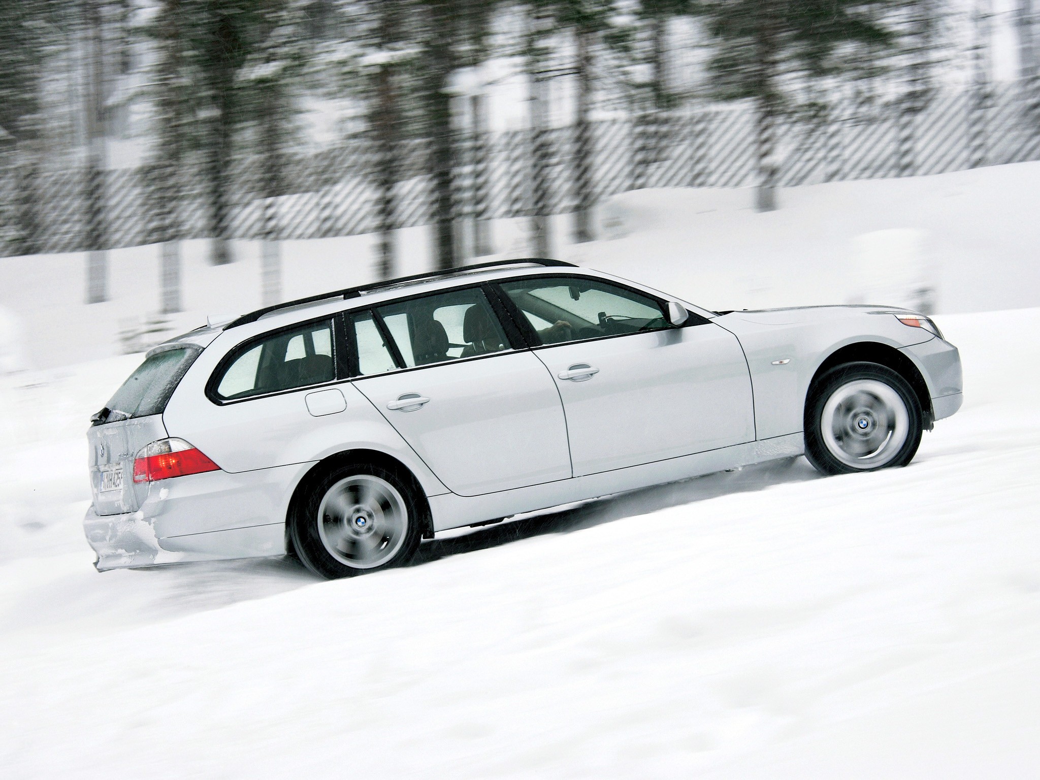 Bmw 5 Series Touring photo 14