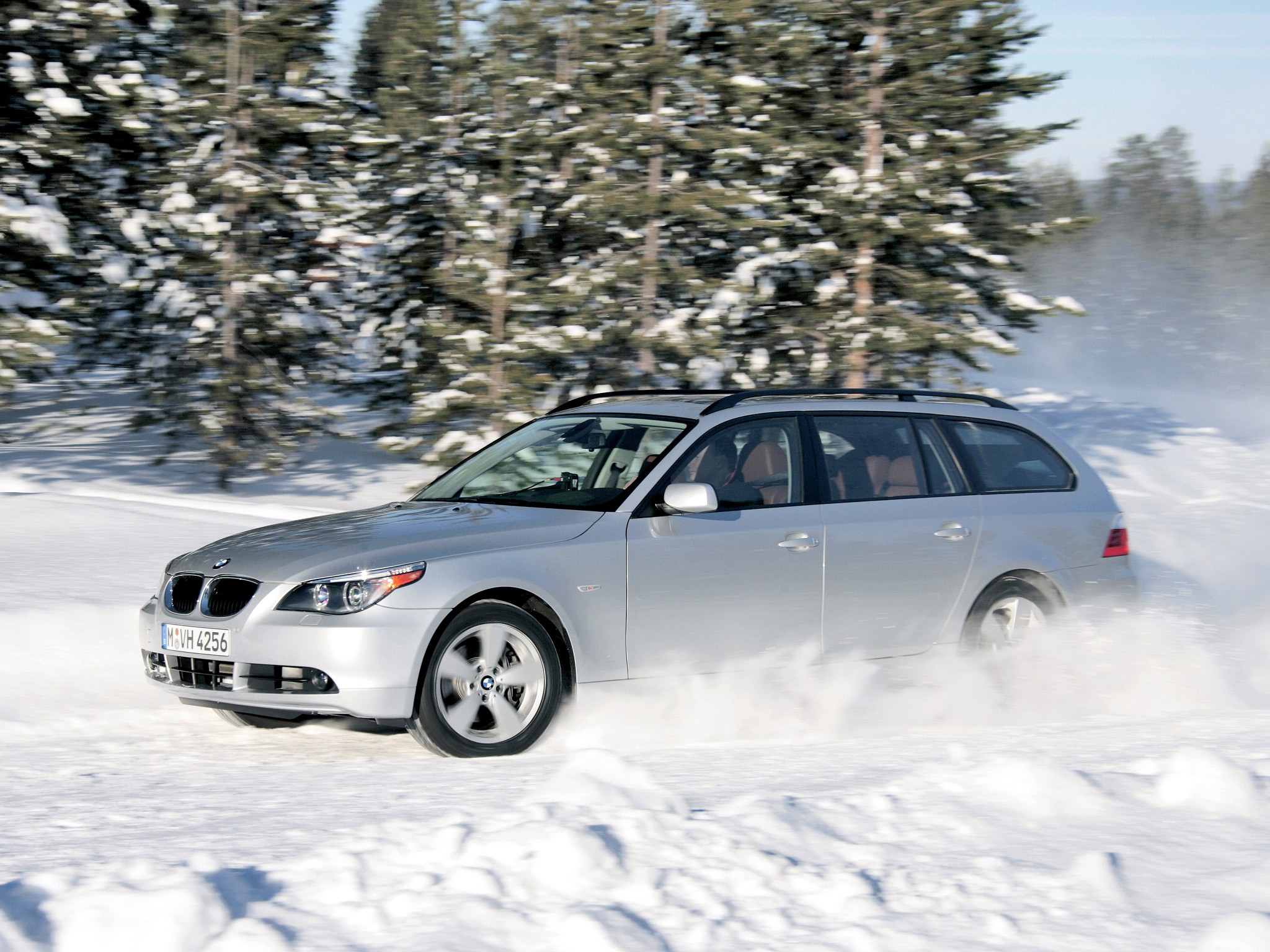 Bmw 5 Series Touring photo 15