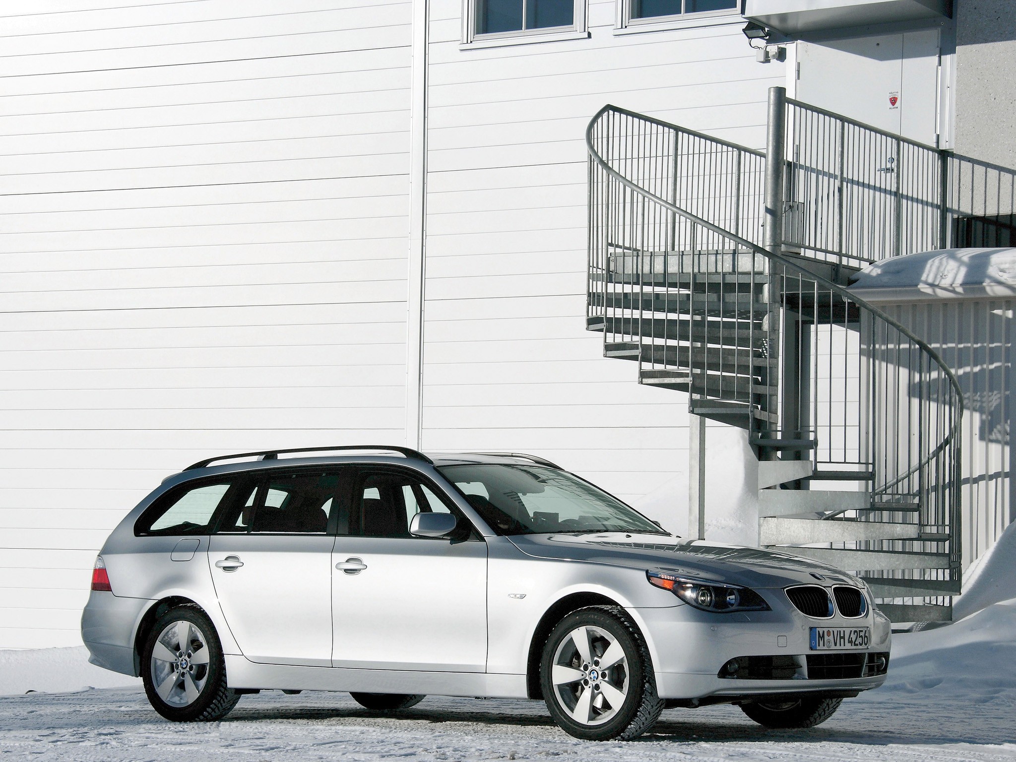 Bmw 5 Series Touring photo 16