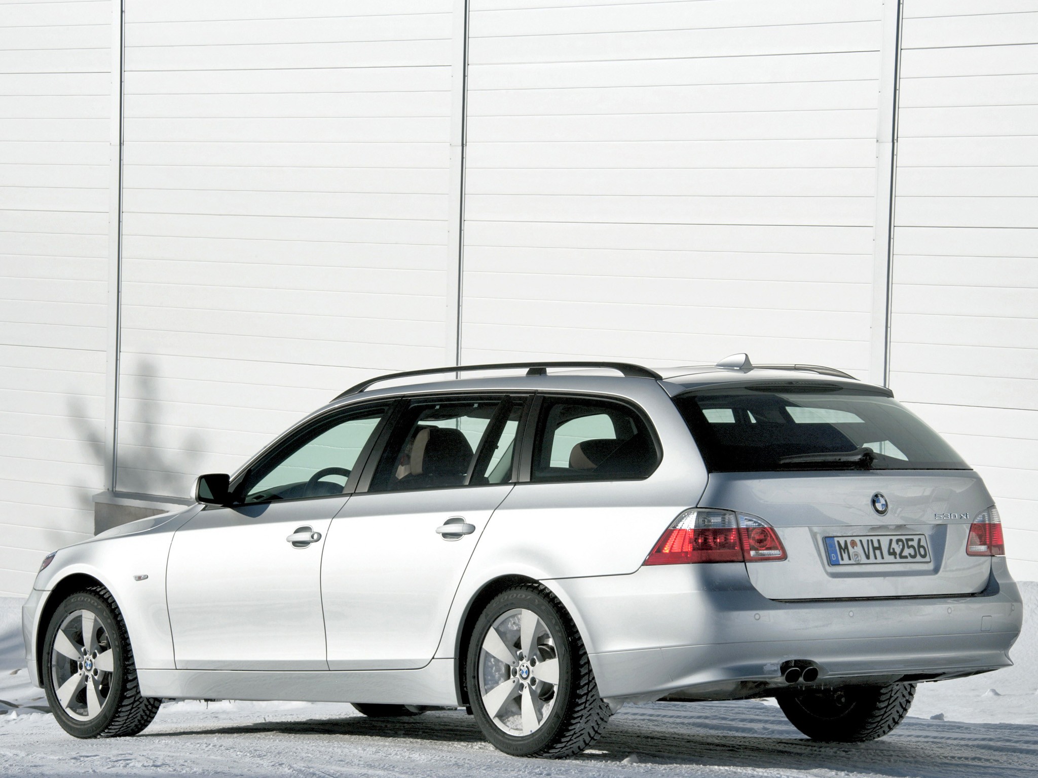 Bmw 5 Series Touring photo 17