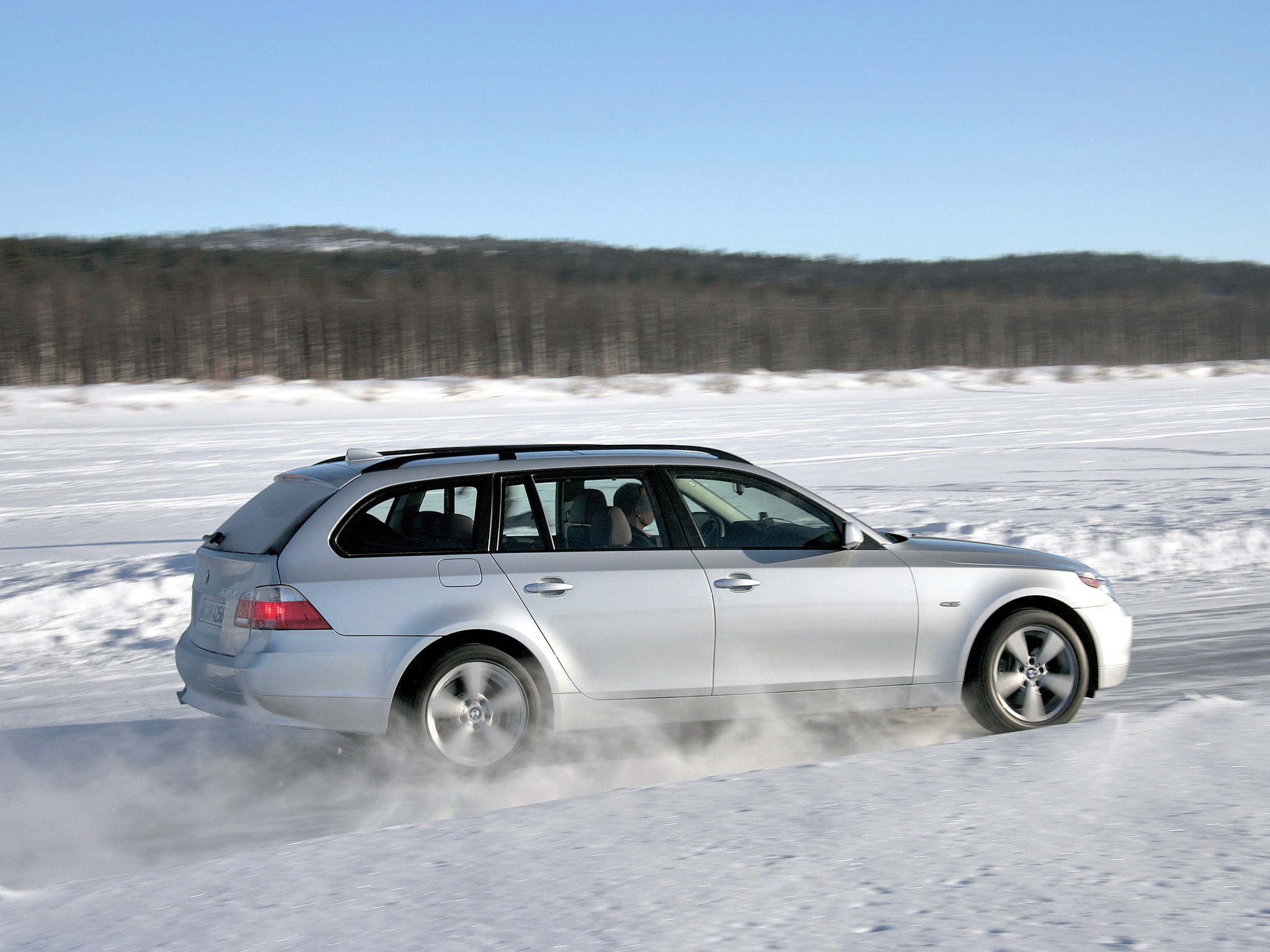 Bmw 5 Series Touring photo 18
