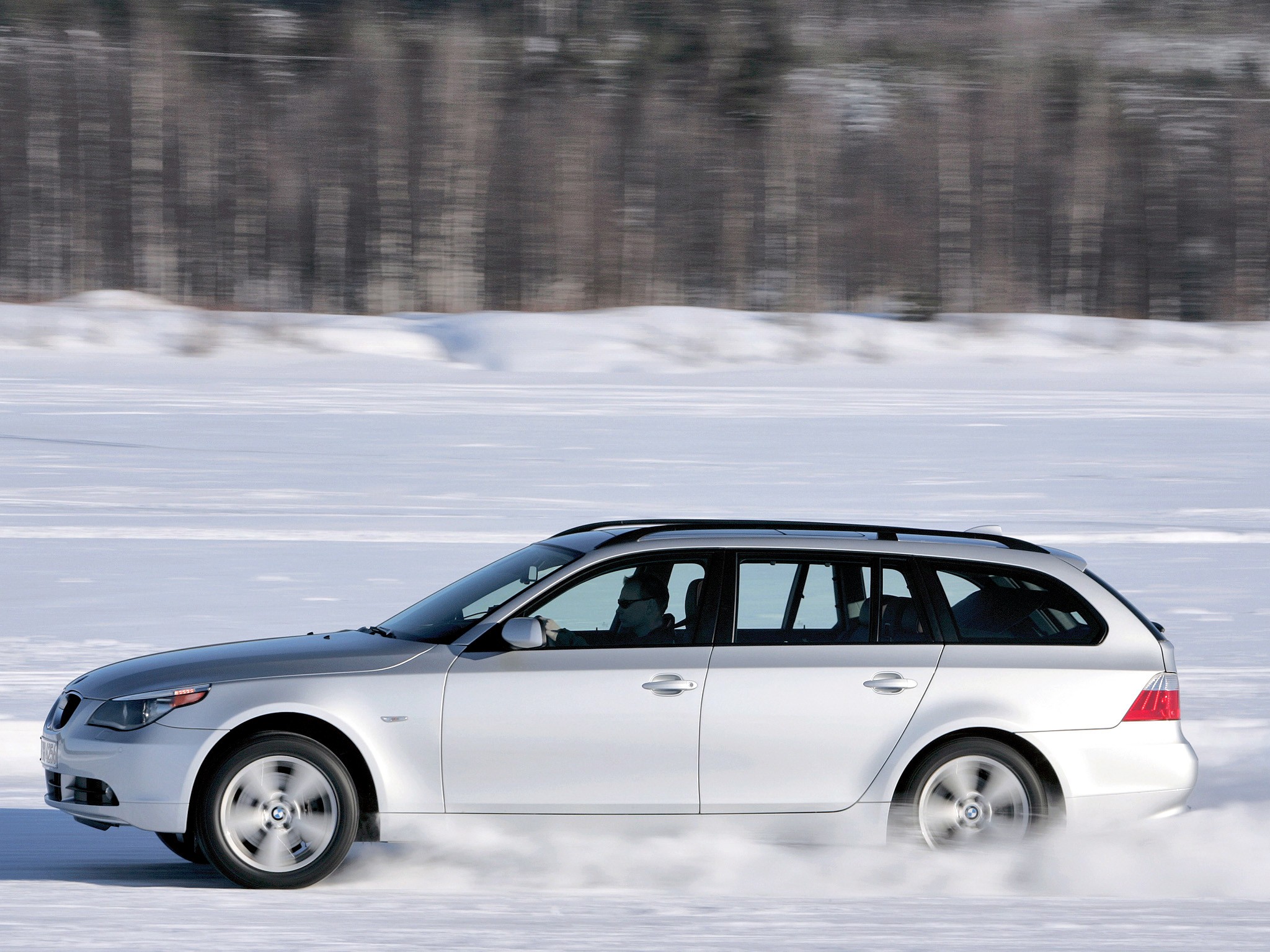Bmw 5 Series Touring photo 20