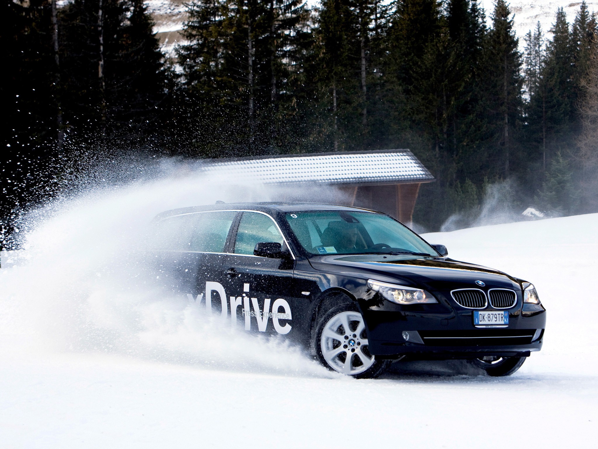 Bmw 5 Series Touring photo 21