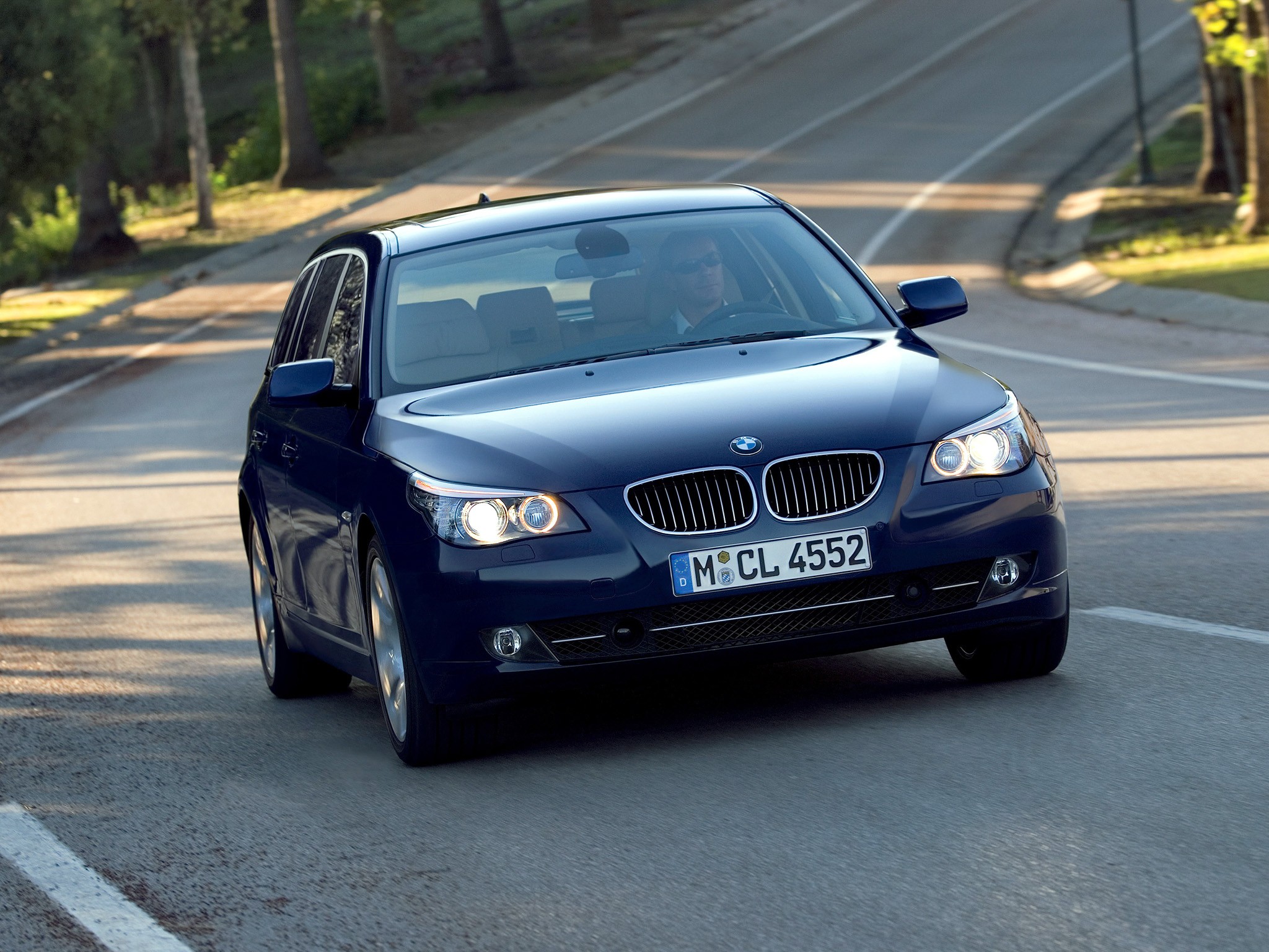 Bmw 5 Series Touring photo 24